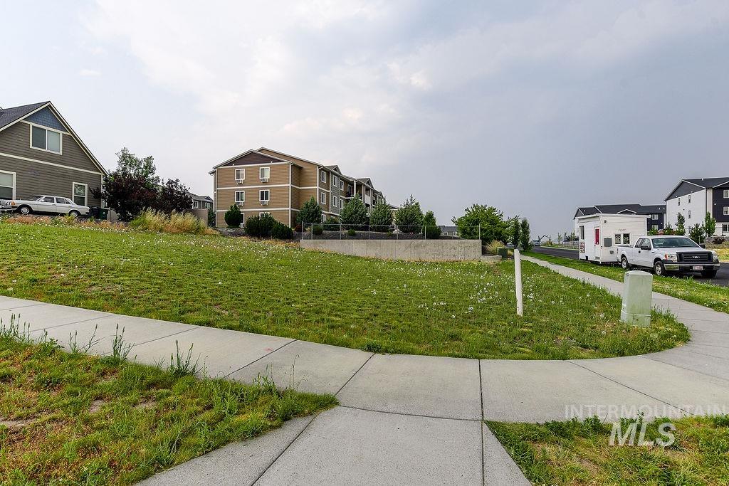 1060 Aponi Pl. Property Photo 10