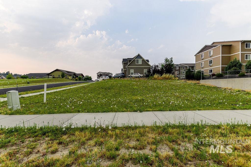 1060 Aponi Pl. Property Photo 11