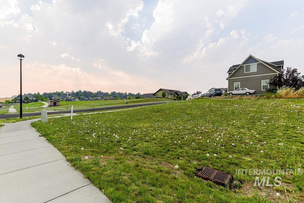 1060 Aponi Pl. Property Photo 12