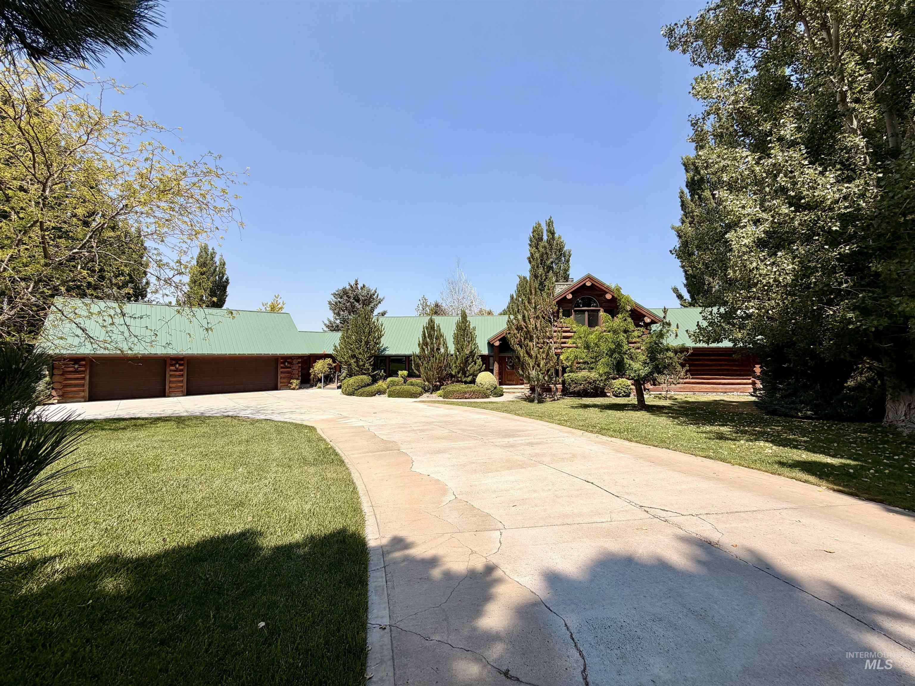 4139 Creekview Drive Property Photo 2