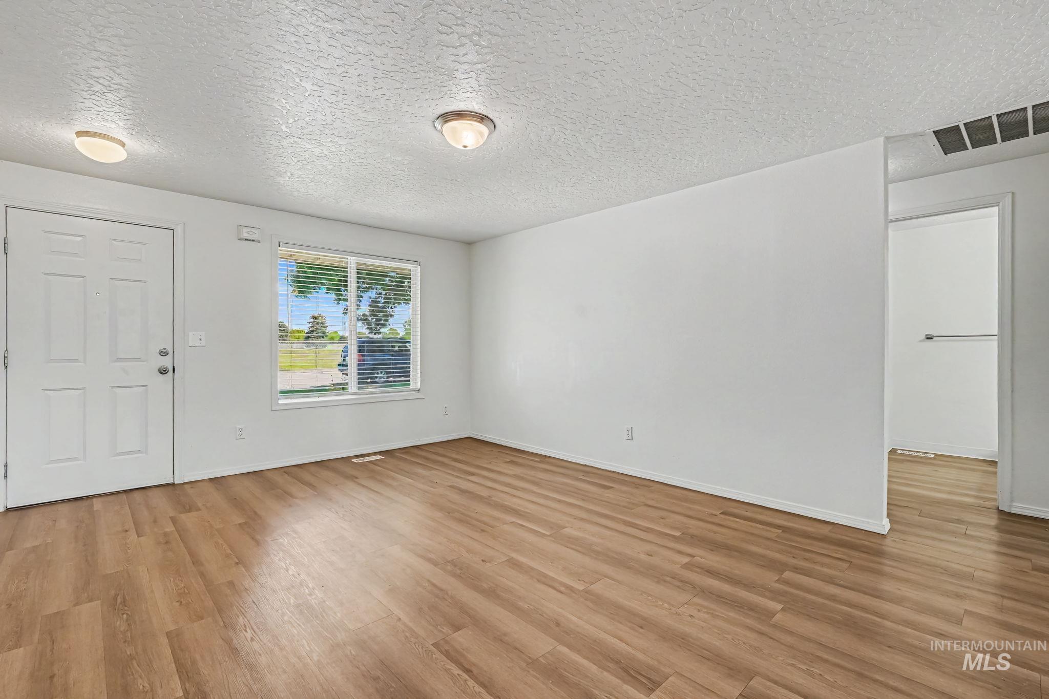 936 Shoshone Ave Property Photo 5