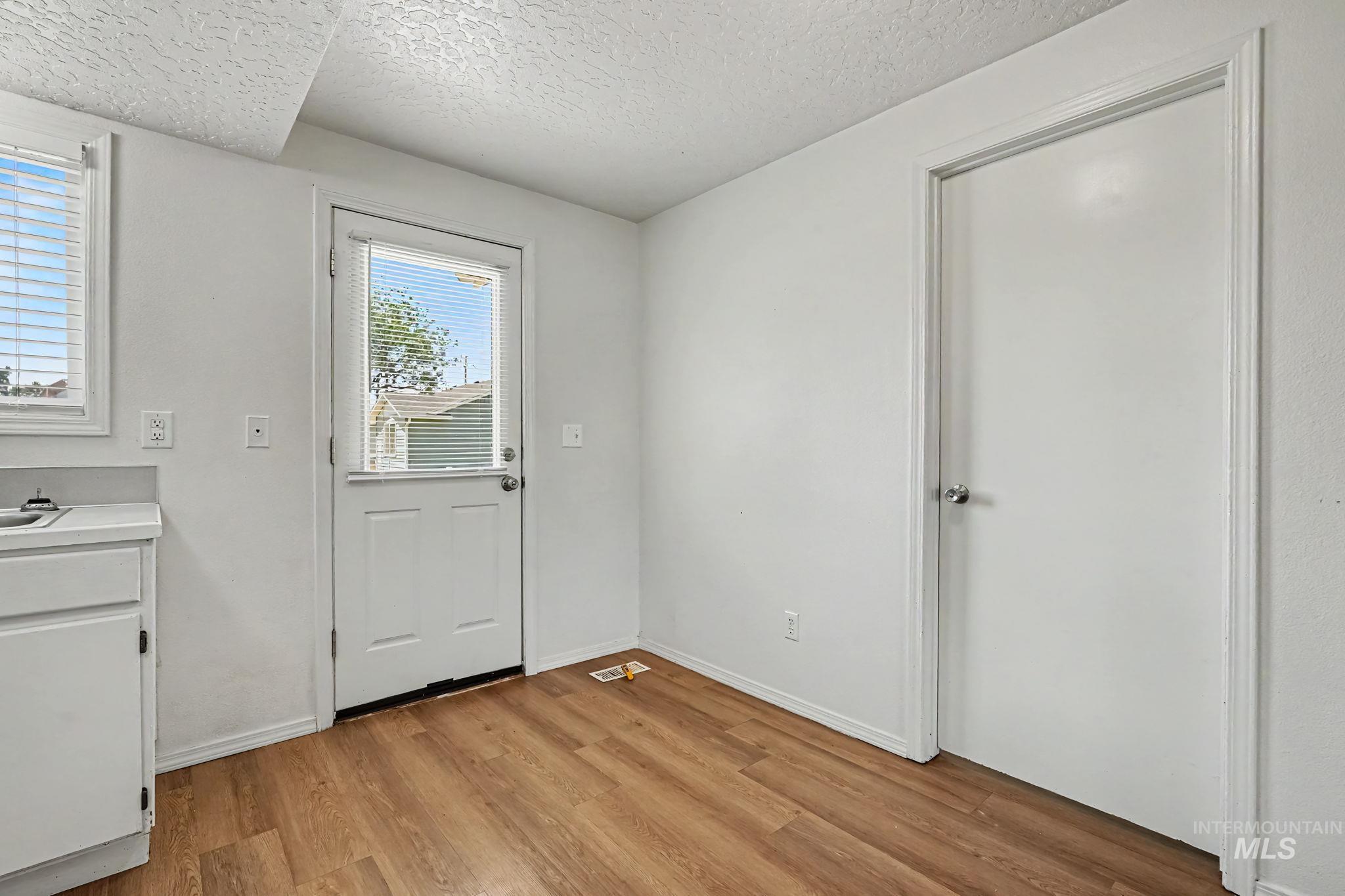 936 Shoshone Ave Property Photo 10