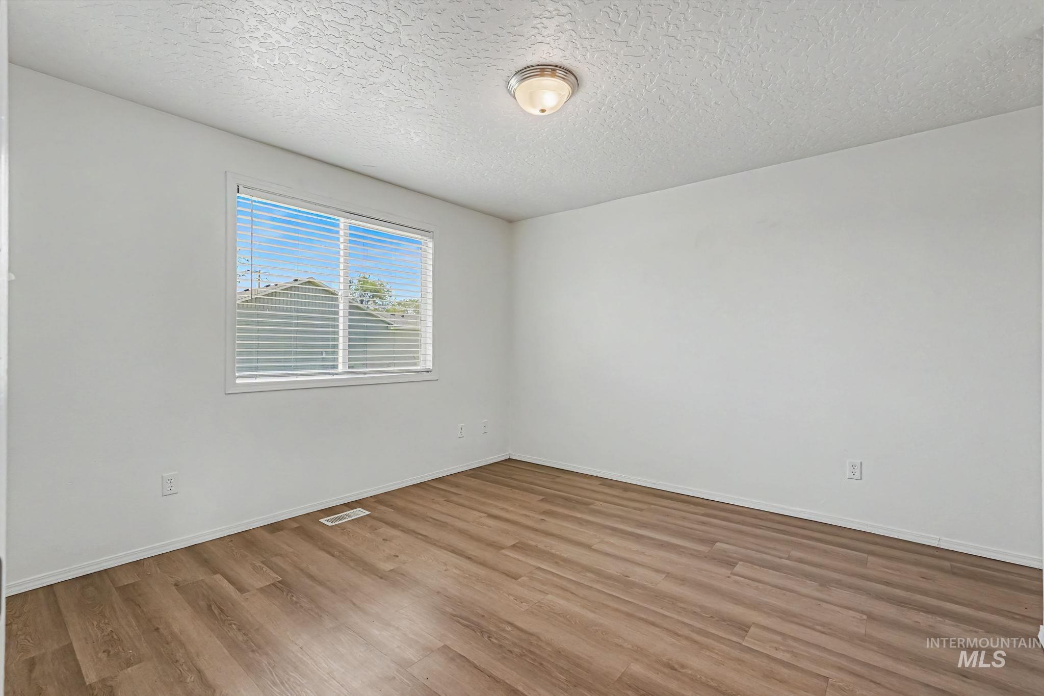 936 Shoshone Ave Property Photo 13
