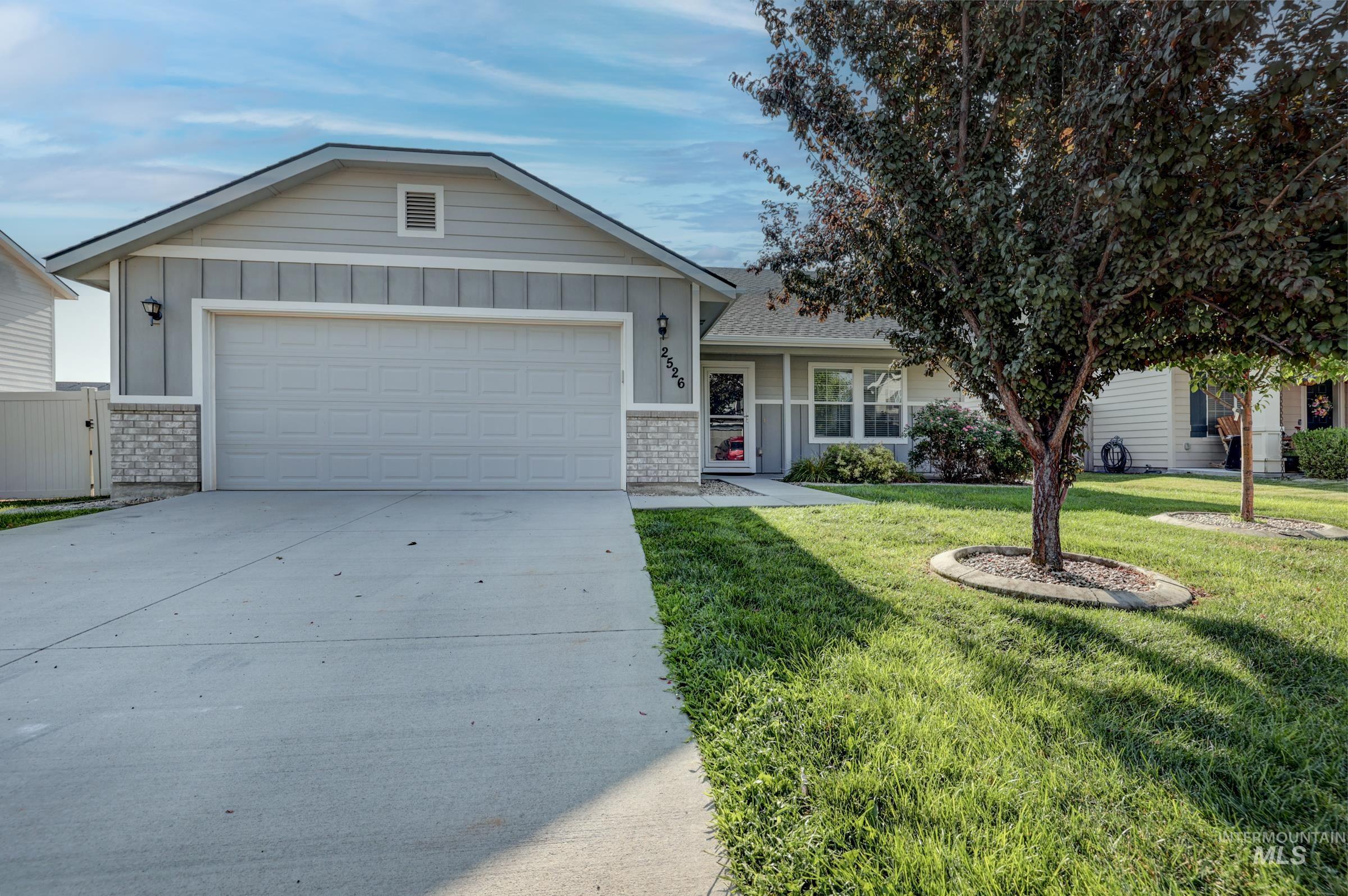 2526 N Honeysuckle Way