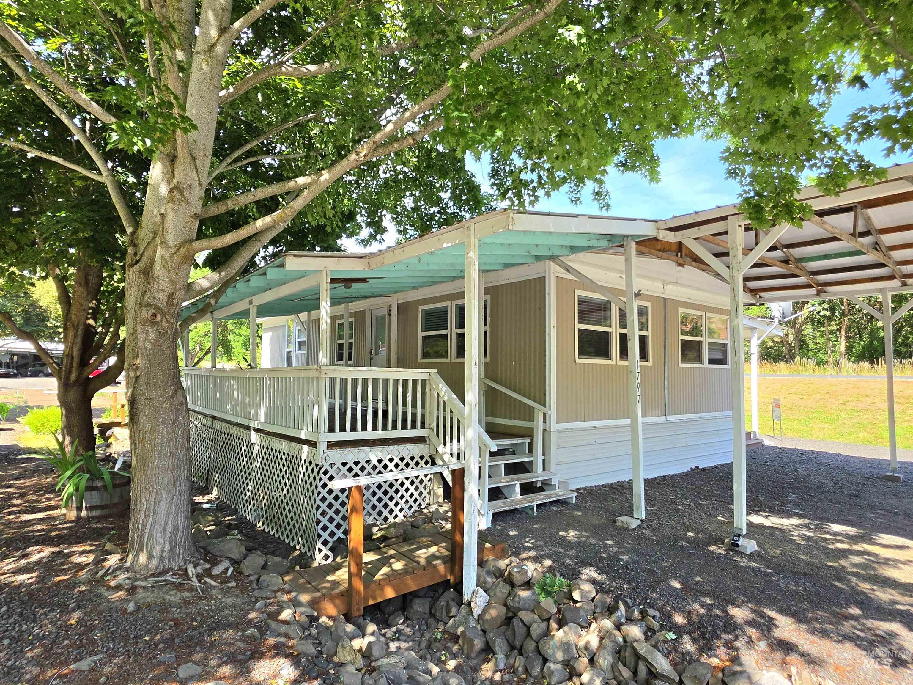 1797 Main St Property Photo 2