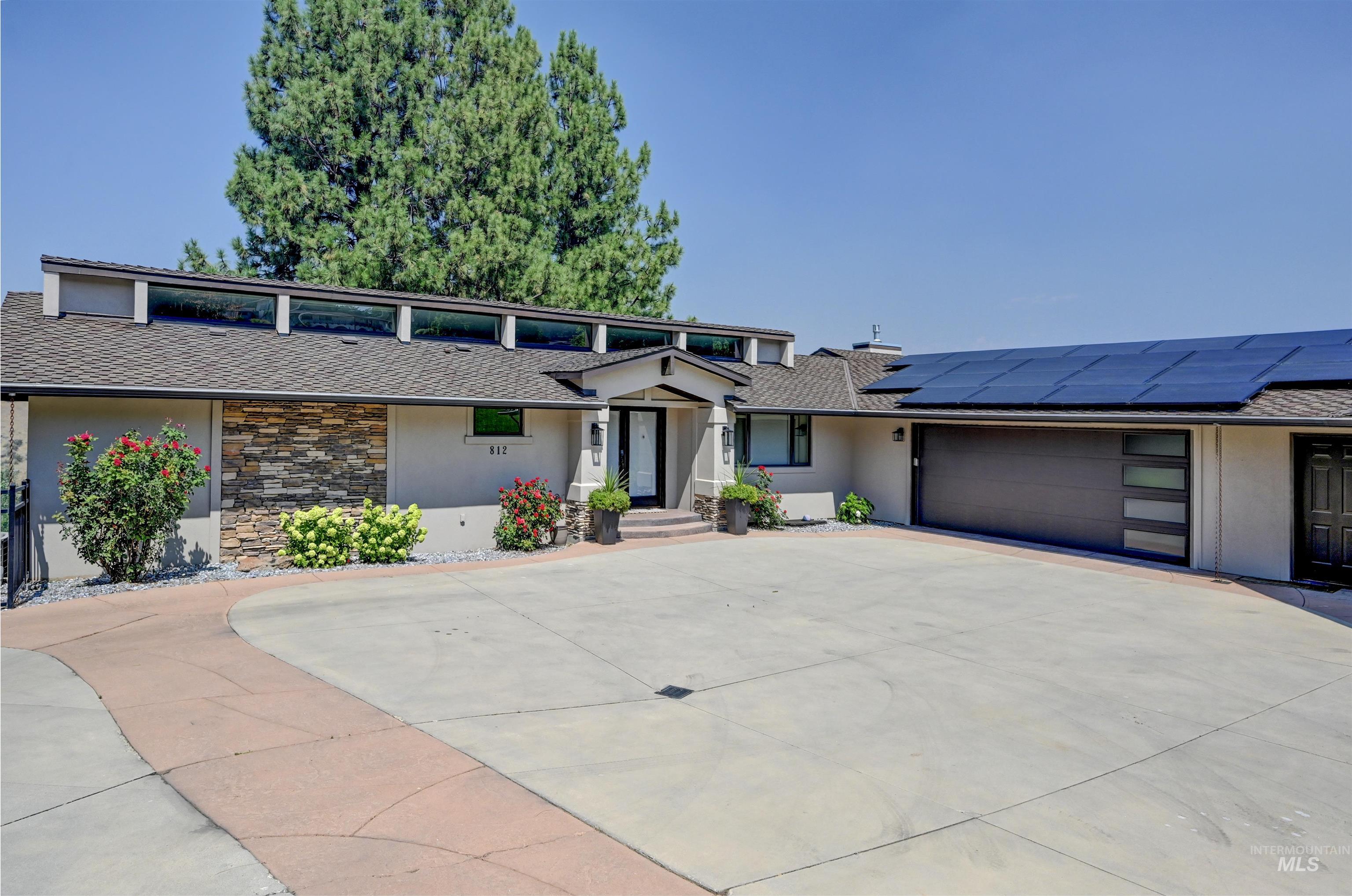 812 E Hearthstone Dr Property Photo 3