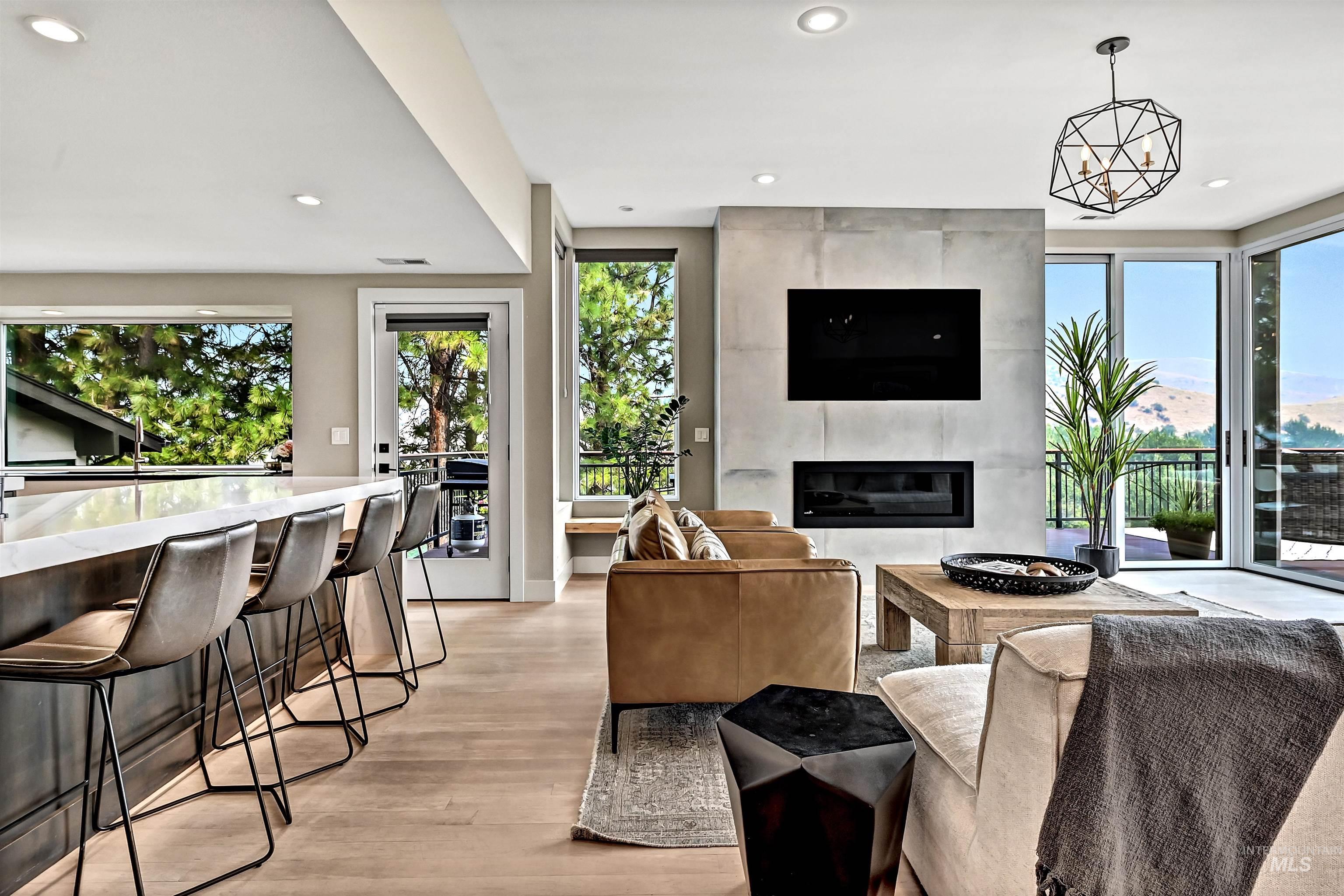 812 E Hearthstone Dr Property Photo 9