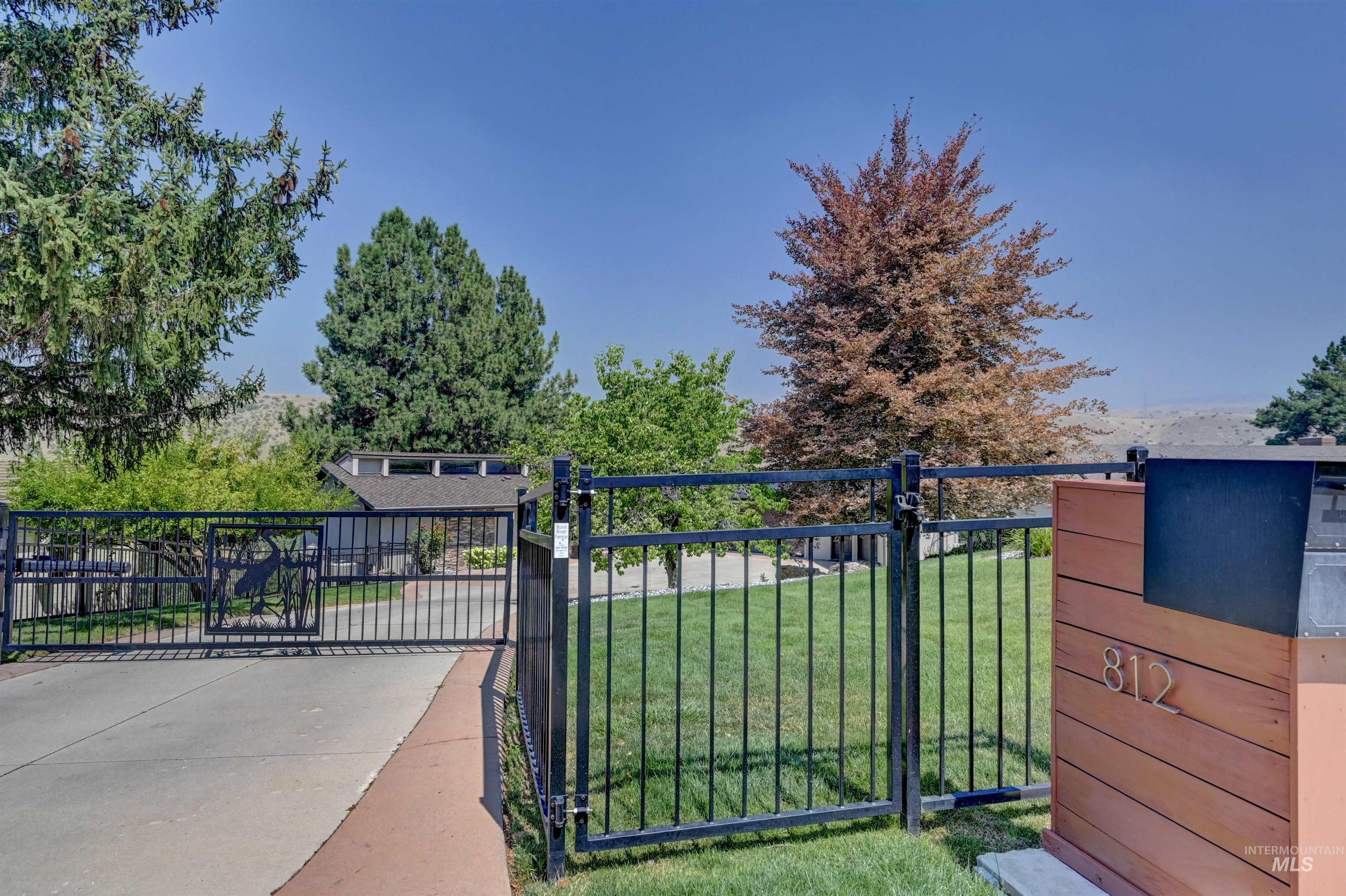 812 E Hearthstone Dr Property Photo 41