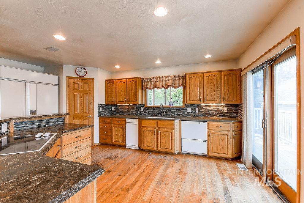 1803 Highway 99 Property Photo 22