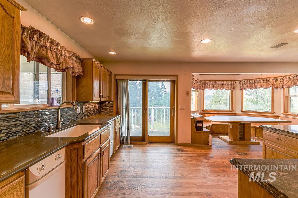 1803 Highway 99 Property Photo 28