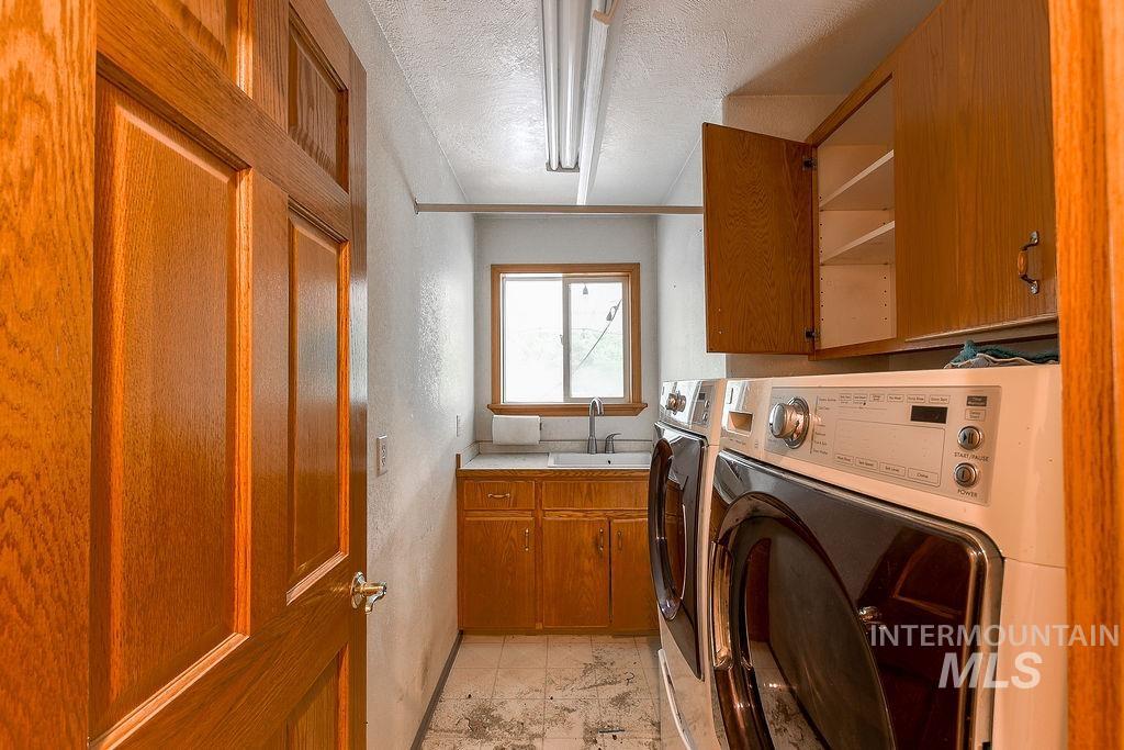 1803 Highway 99 Property Photo 31