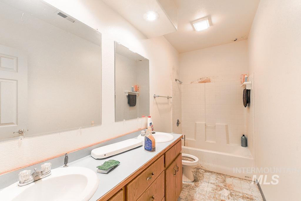 1803 Highway 99 Property Photo 38