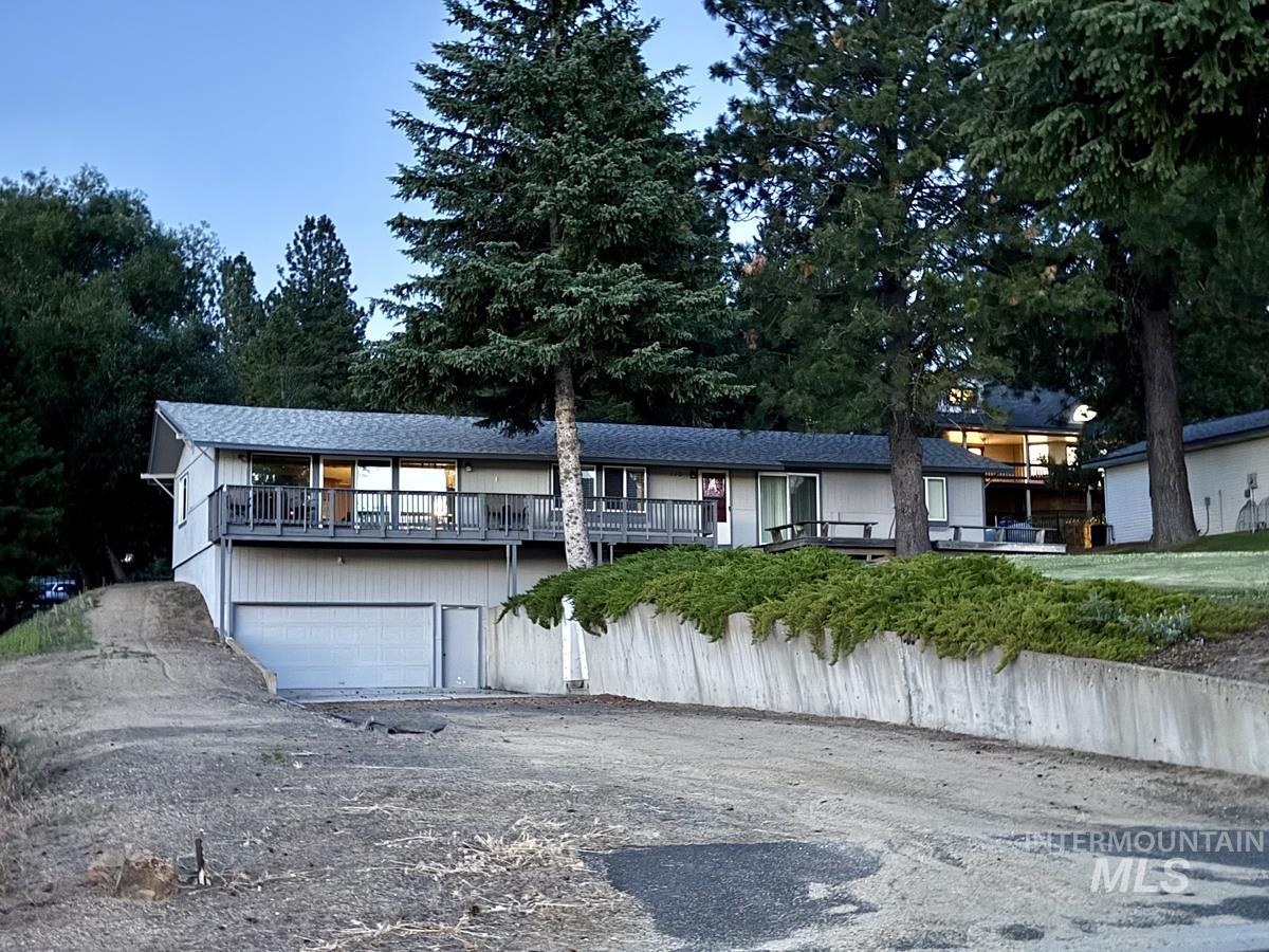 110 Lakeshore Drive Property Photo 1