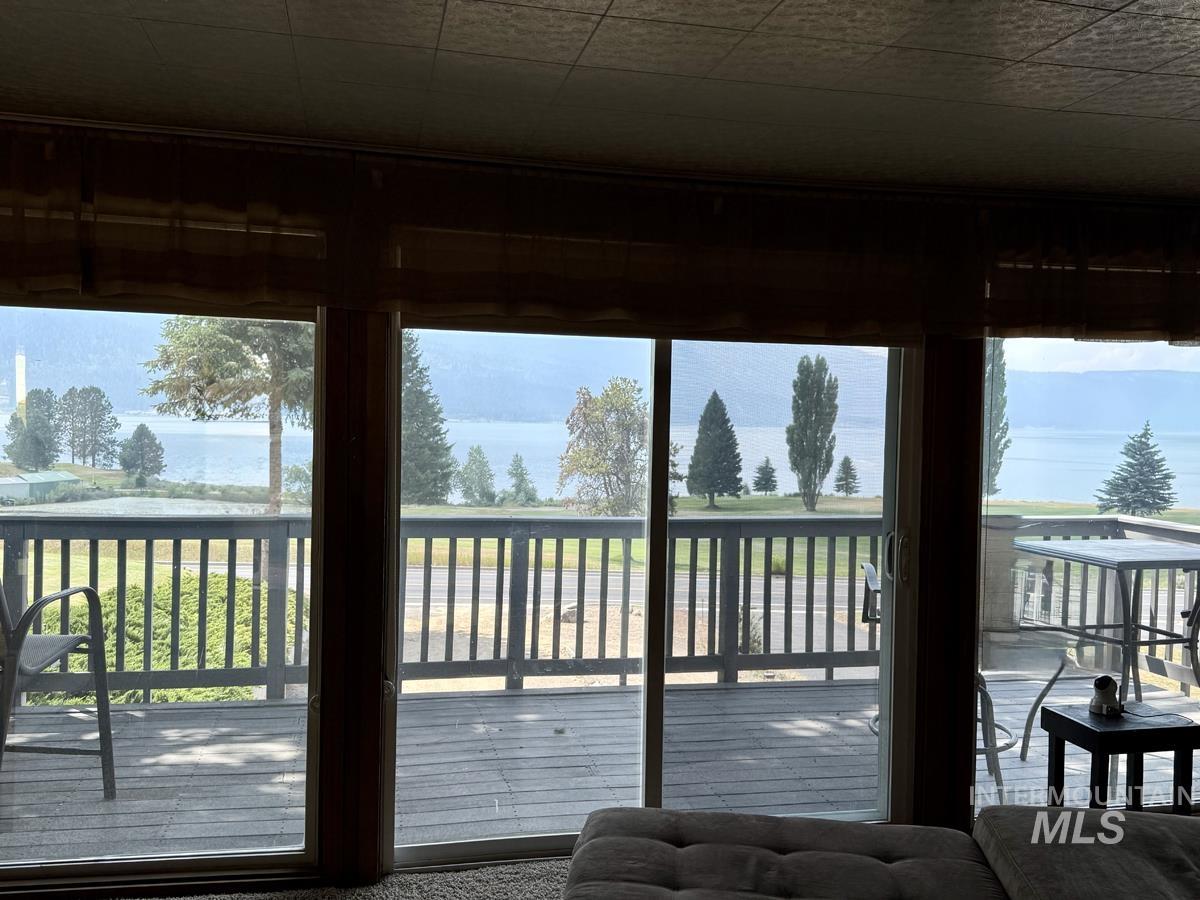 110 Lakeshore Drive Property Photo 4