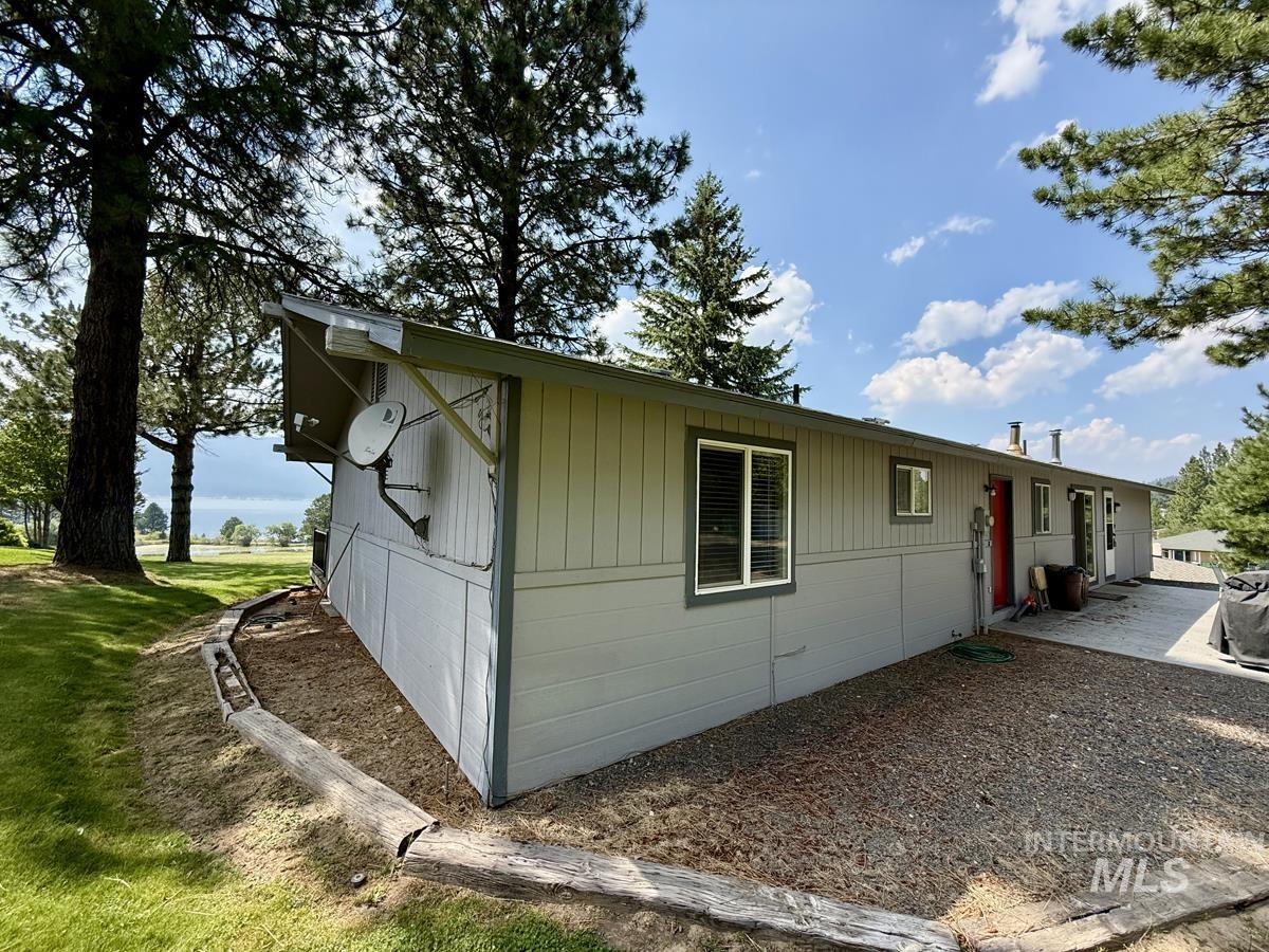 110 Lakeshore Drive Property Photo 8