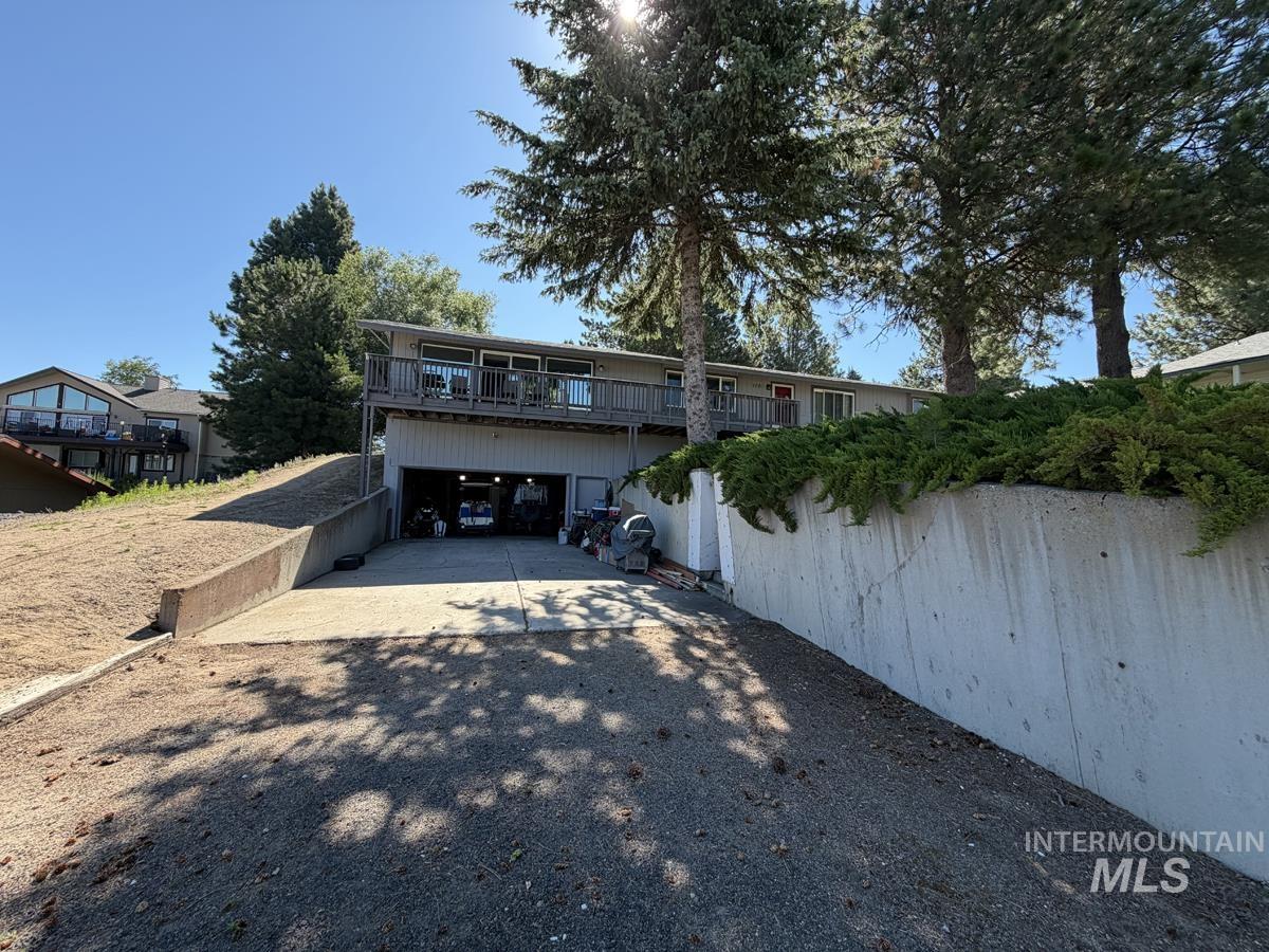 110 Lakeshore Drive Property Photo 9