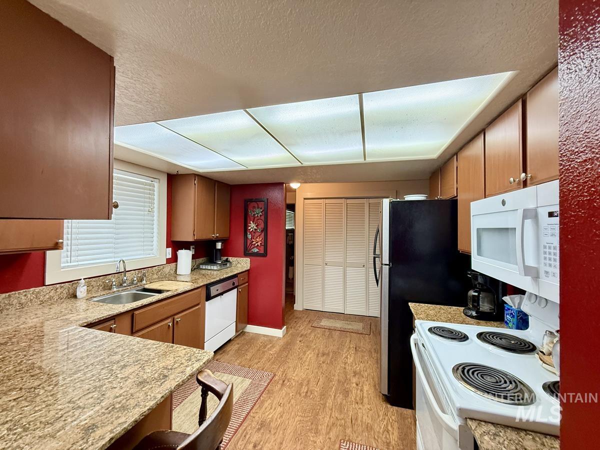 110 Lakeshore Drive Property Photo 19