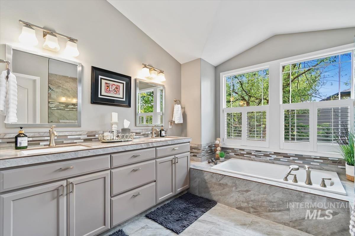 552 E River Quarry Ct. Property Photo 32