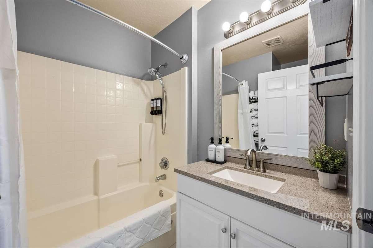 3308 Airport Ave Property Photo 17