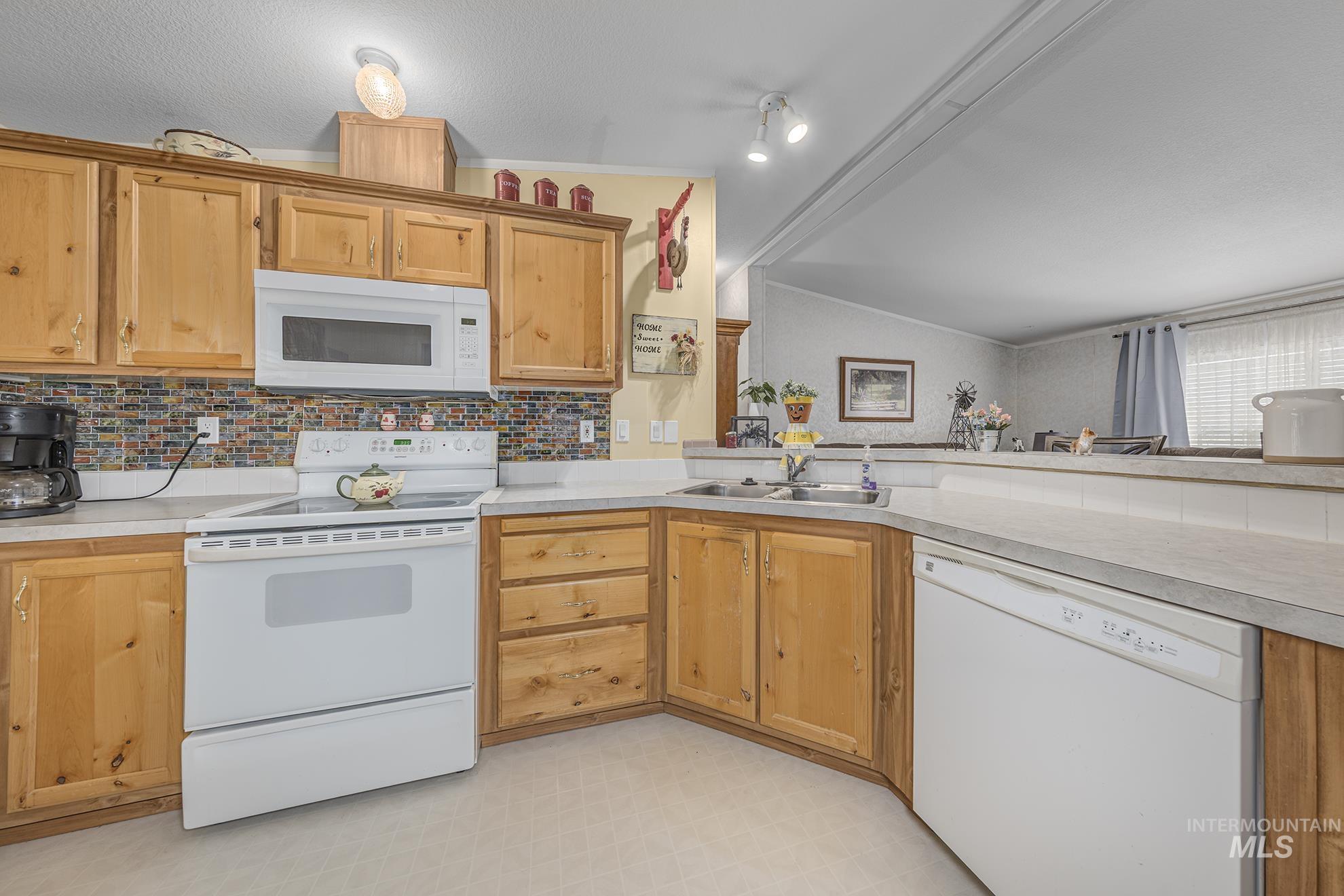 2750 Alden Property Photo 10