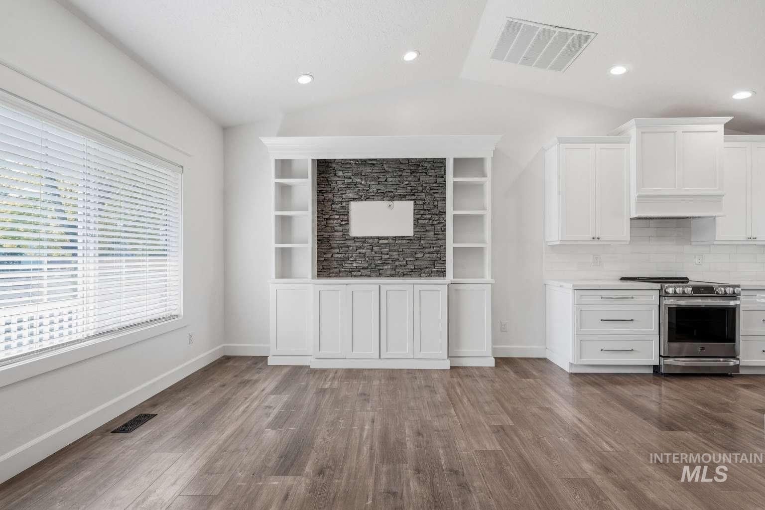 16789 N Wentworth Ln Property Photo 8