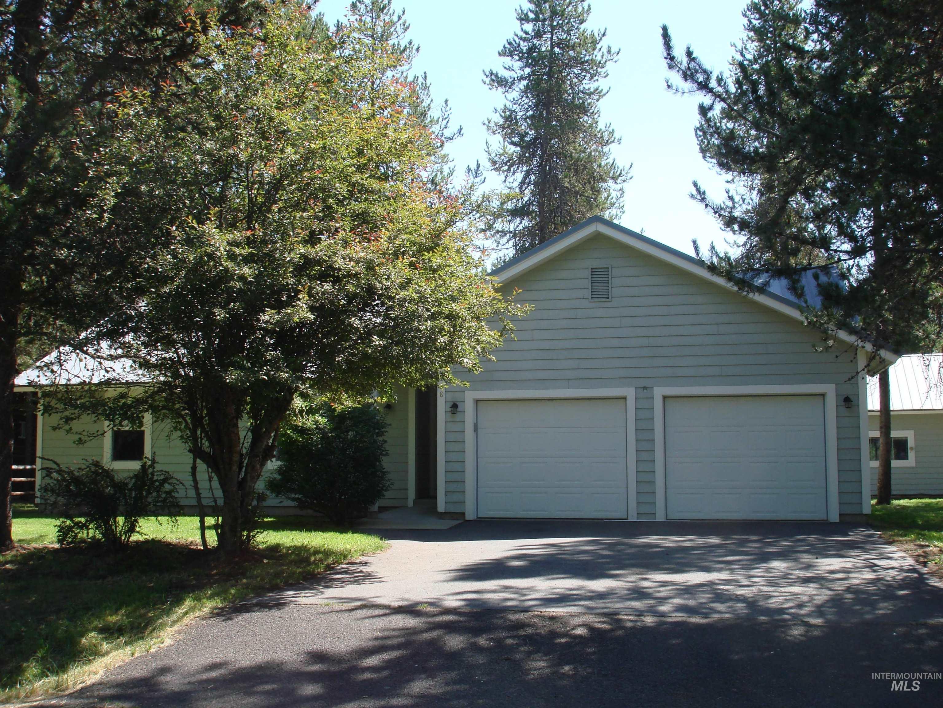 628 Syringa Drive Property Photo 1