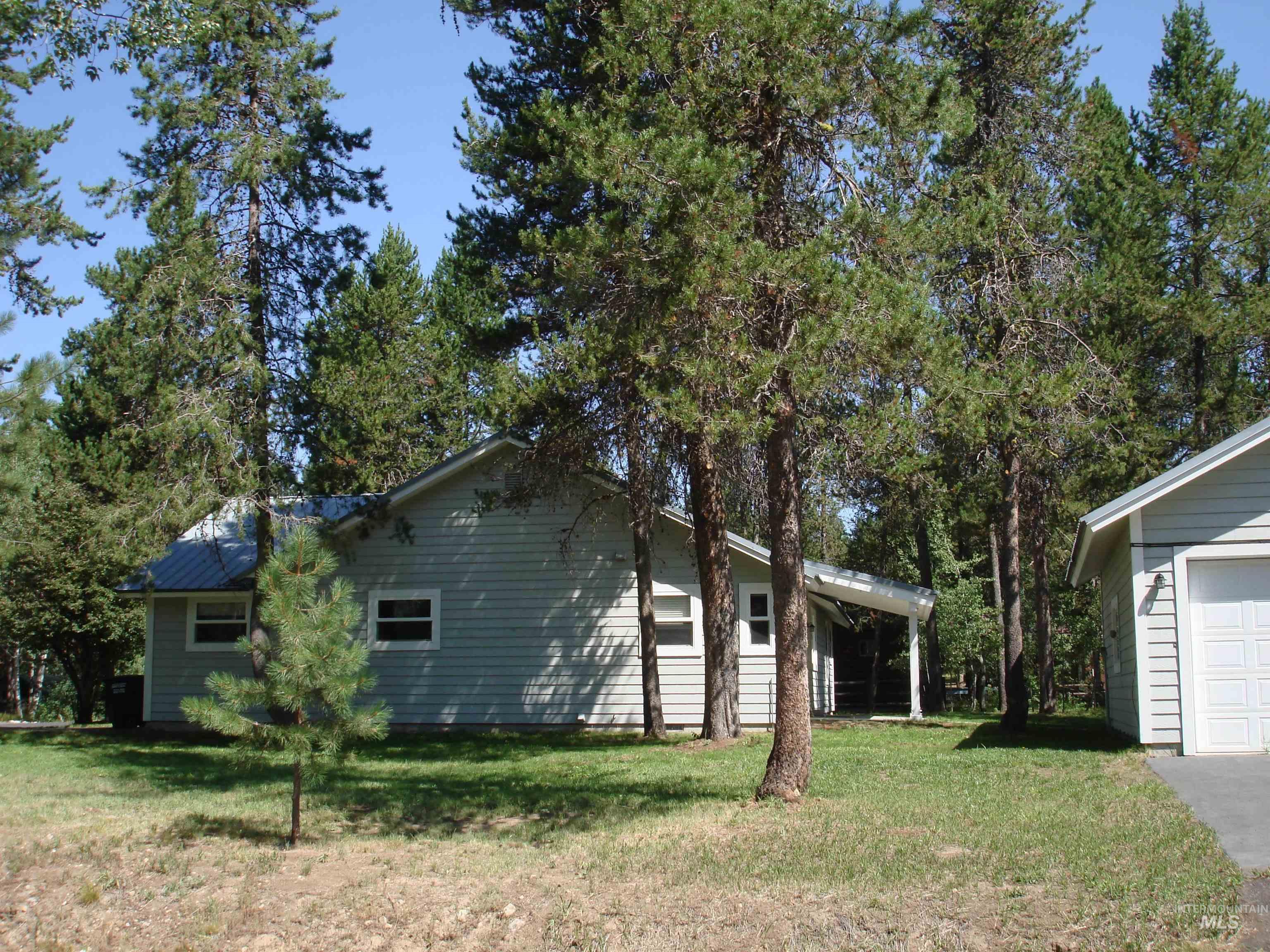 628 Syringa Drive Property Photo 2