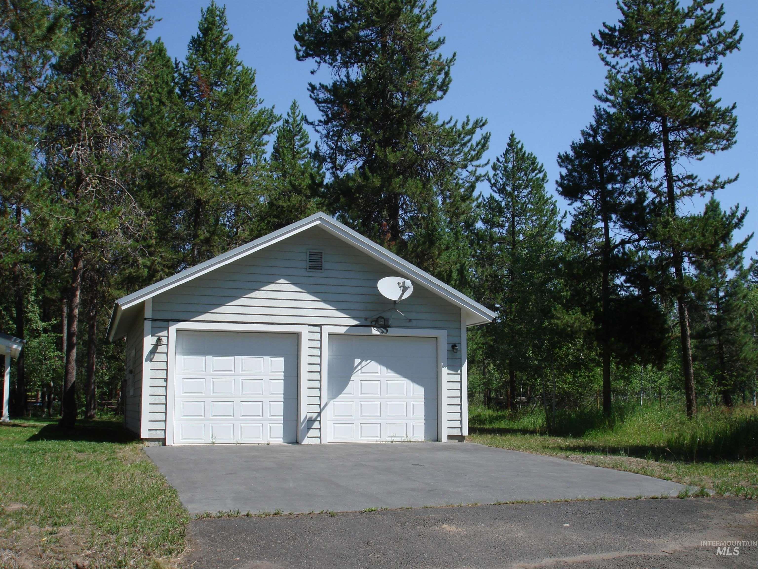 628 Syringa Drive Property Photo 3