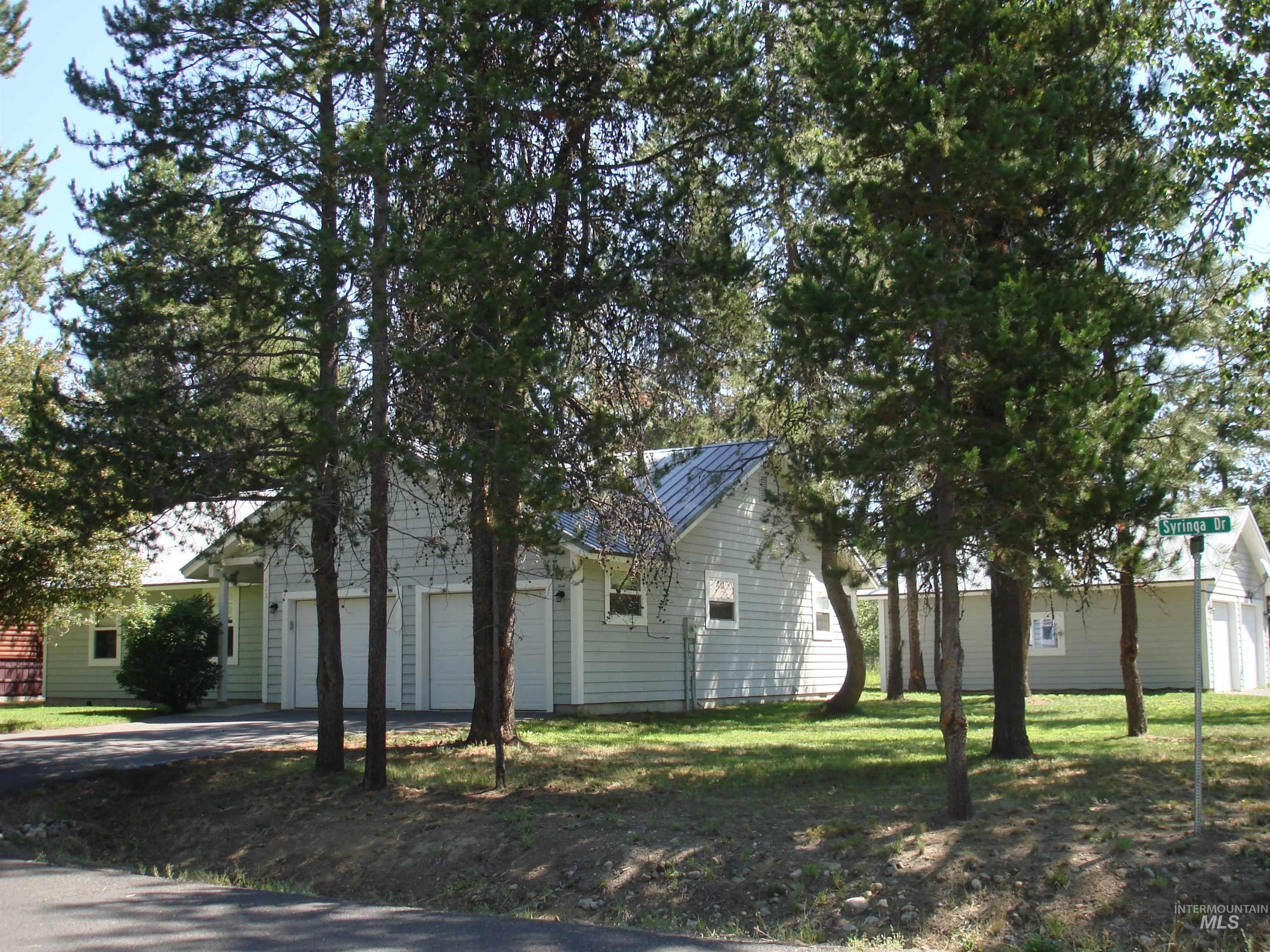 628 Syringa Drive Property Photo 4