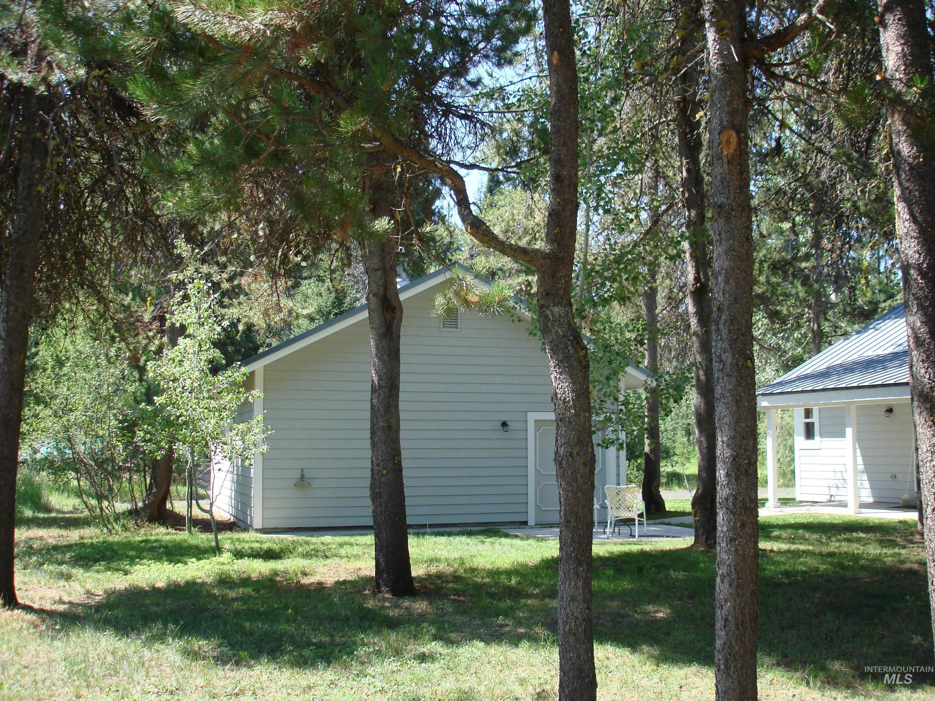 628 Syringa Drive Property Photo 11