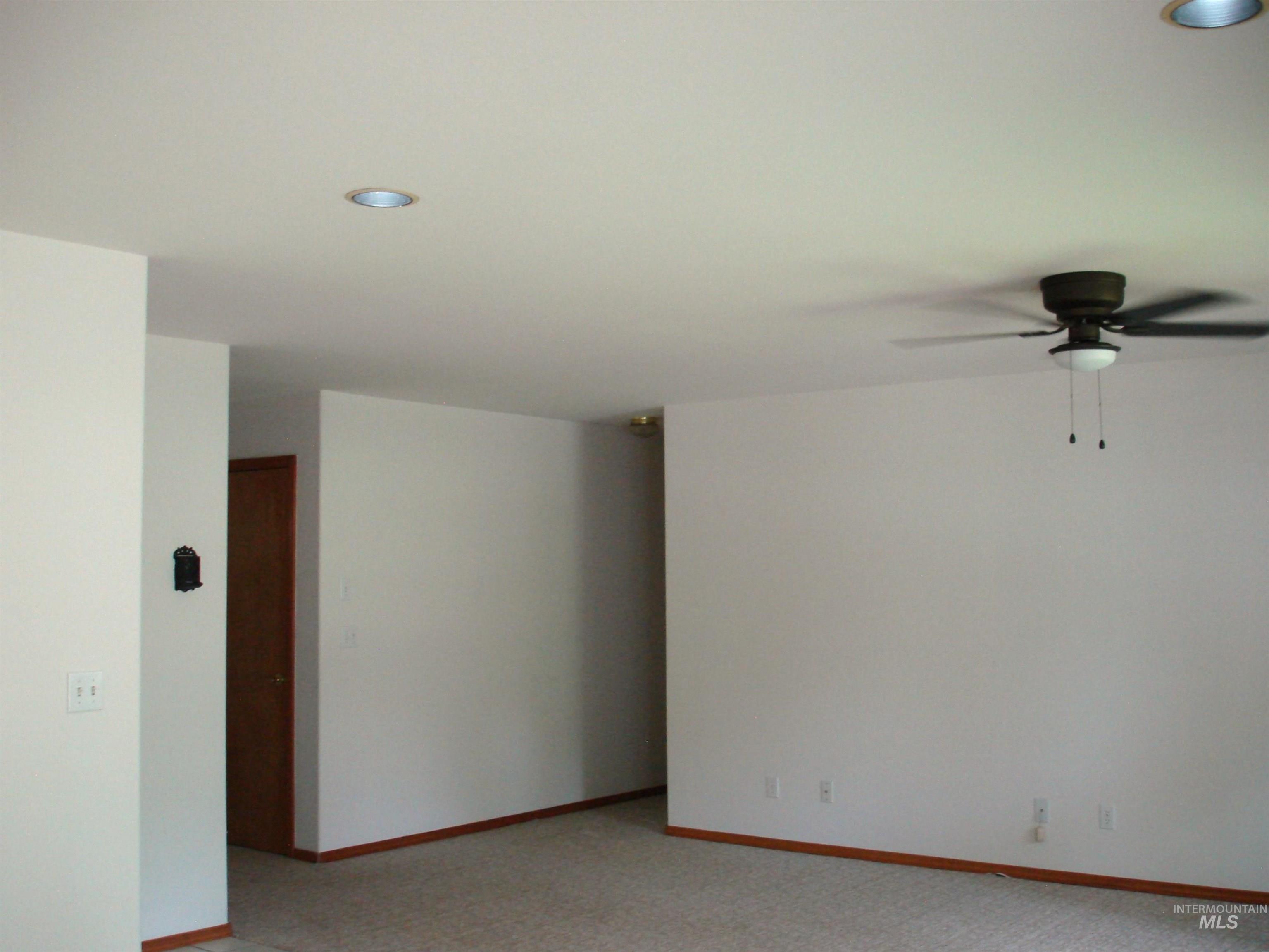 628 Syringa Drive Property Photo 16