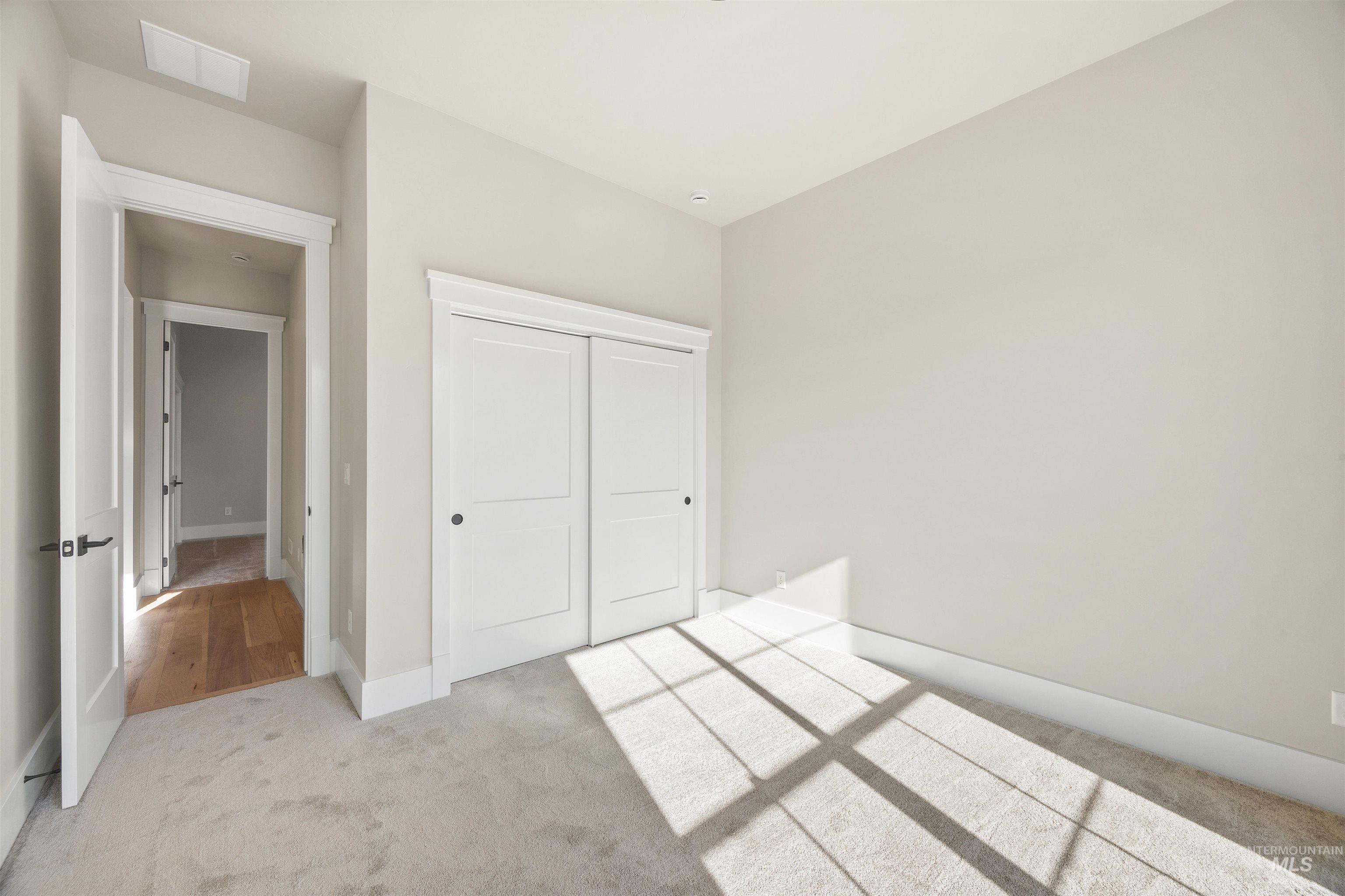 5946 S Pinpoint Way Property Photo 6