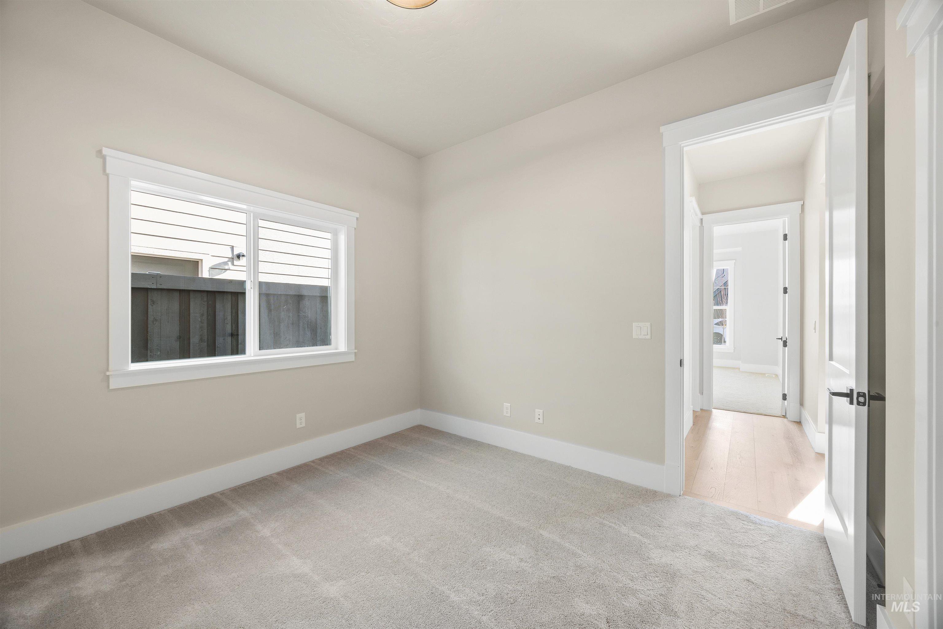 5946 S Pinpoint Way Property Photo 9