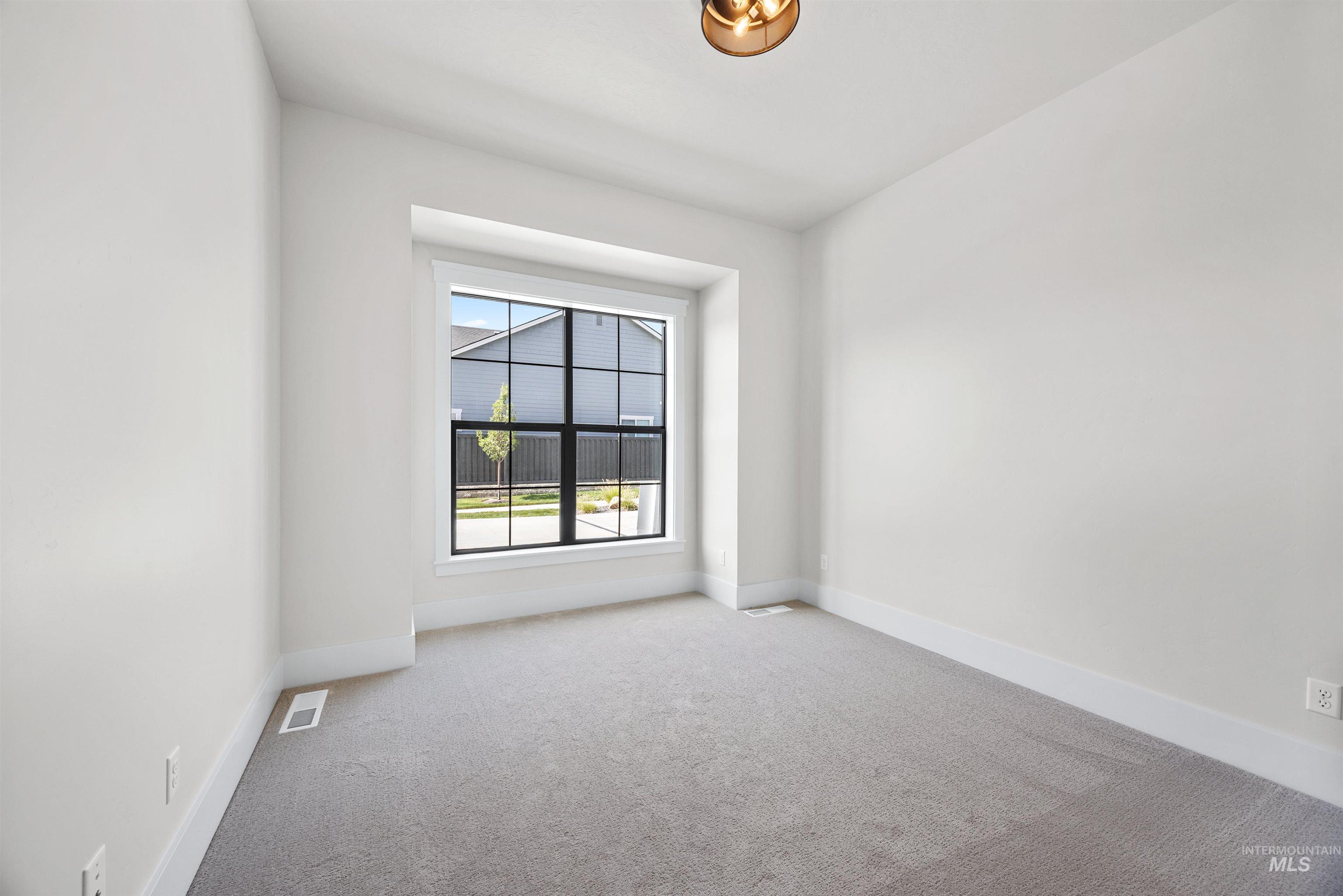 5946 S Pinpoint Way Property Photo 10