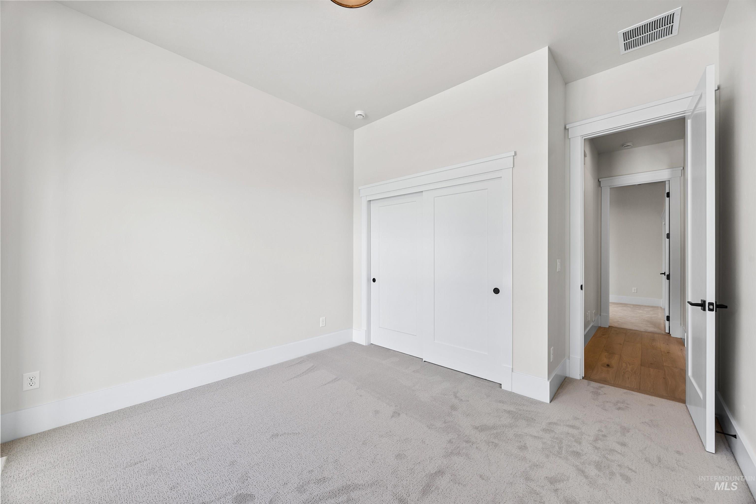 5946 S Pinpoint Way Property Photo 11