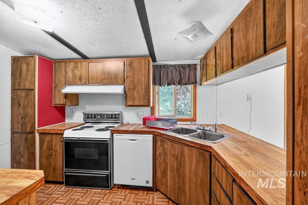 175 Angus Property Photo 15