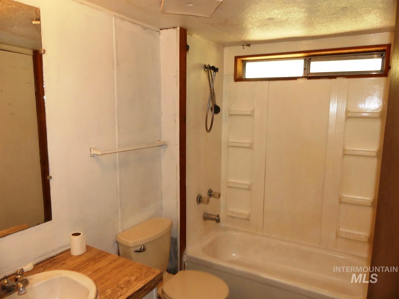 175 Angus Property Photo 22
