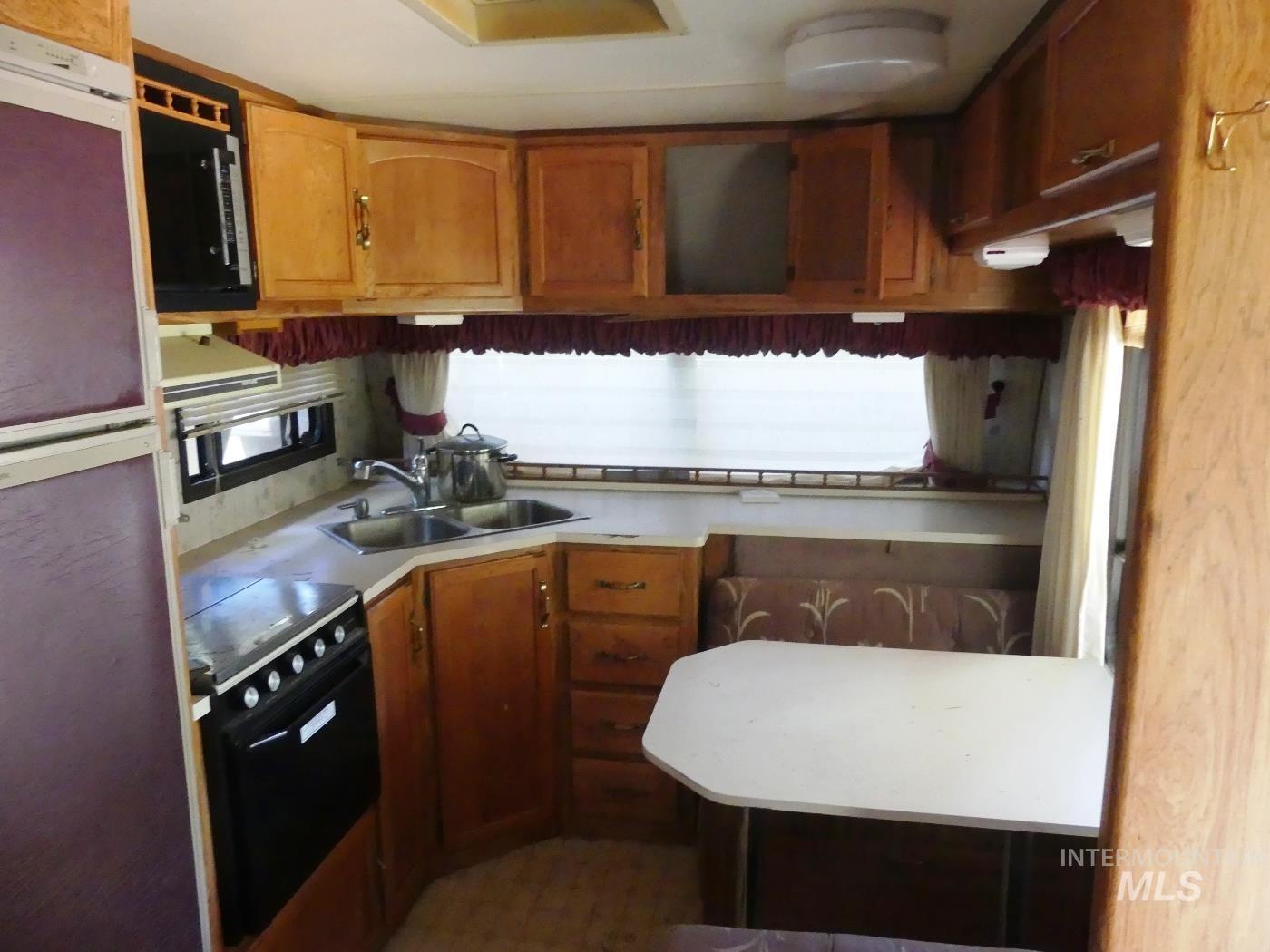 175 Angus Property Photo 37