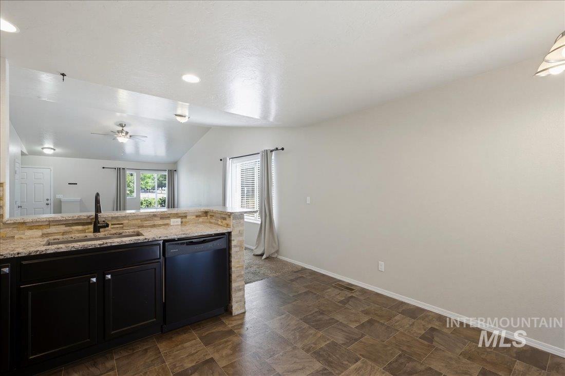 181 S Trutina Ave Property Photo 16