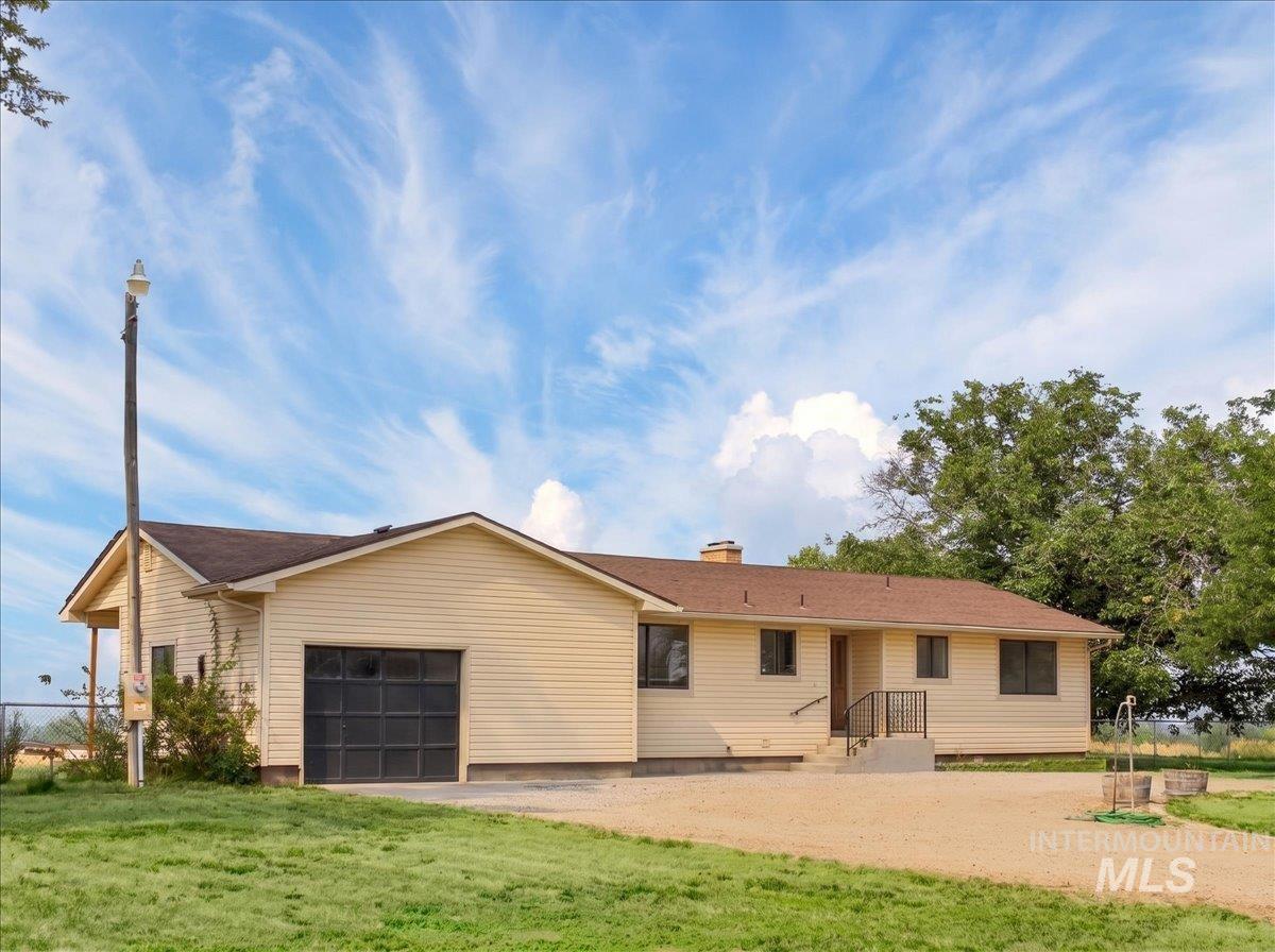 8989 Hillview Rd Property Photo 3
