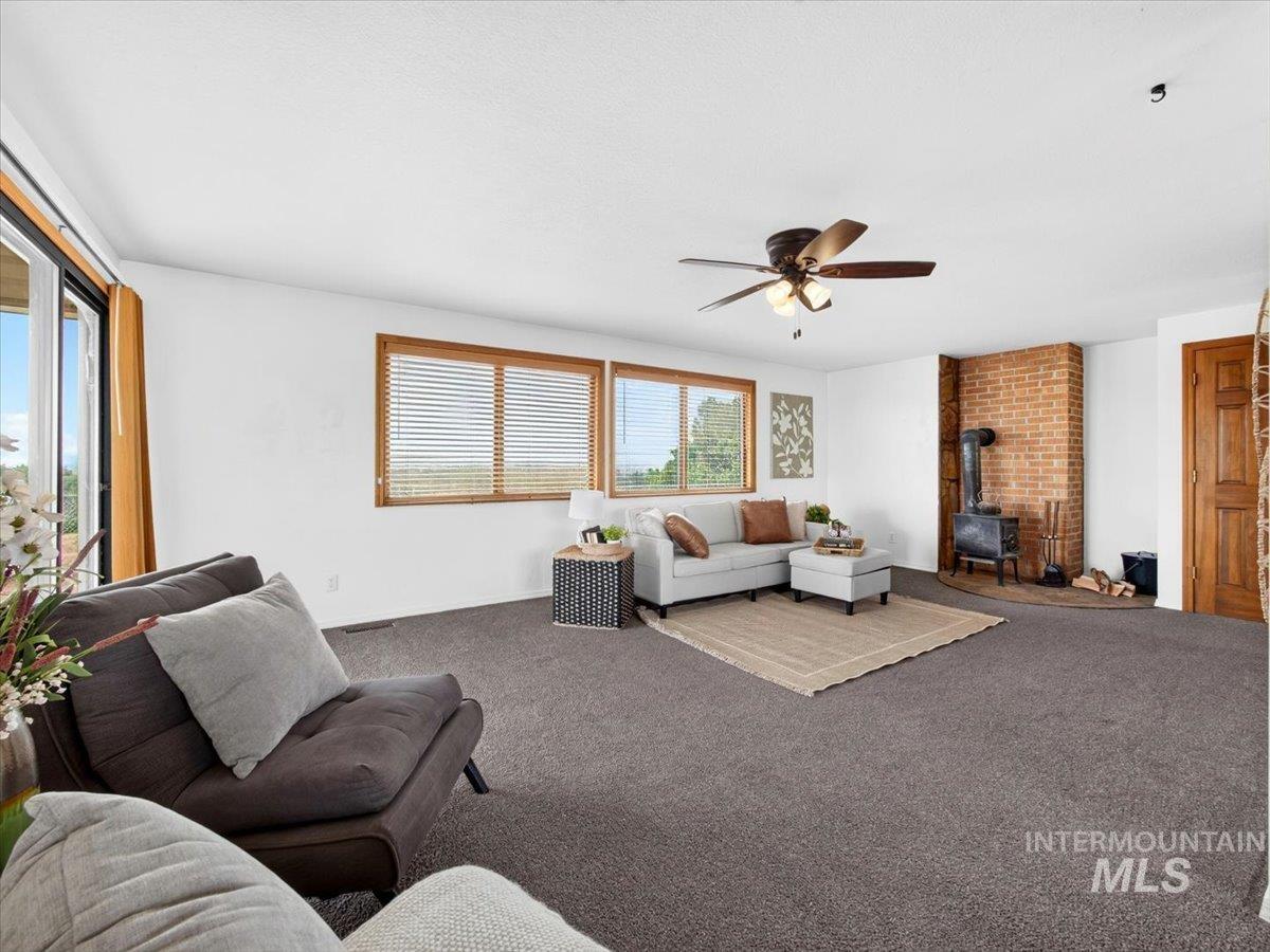 8989 Hillview Rd Property Photo 10