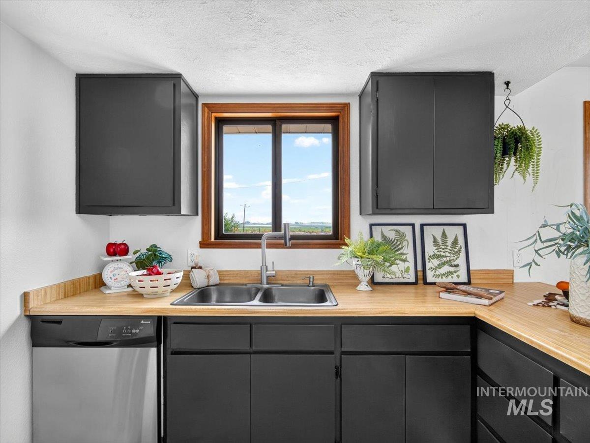 8989 Hillview Rd Property Photo 18