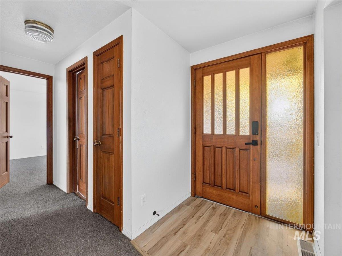 8989 Hillview Rd Property Photo 22