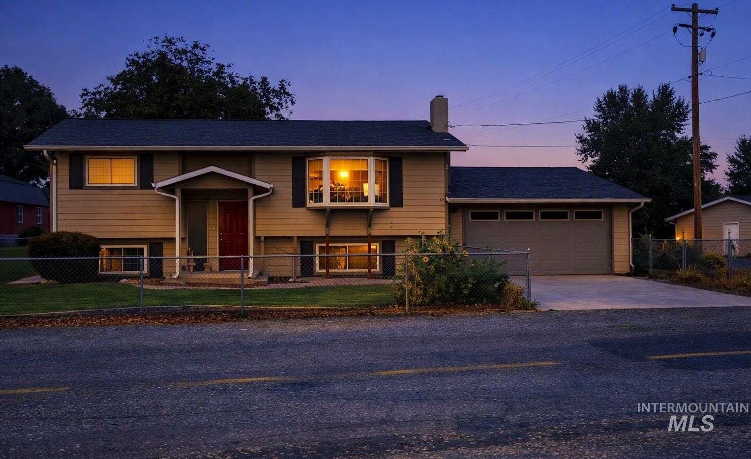 2581 18th Street Property Photo 1
