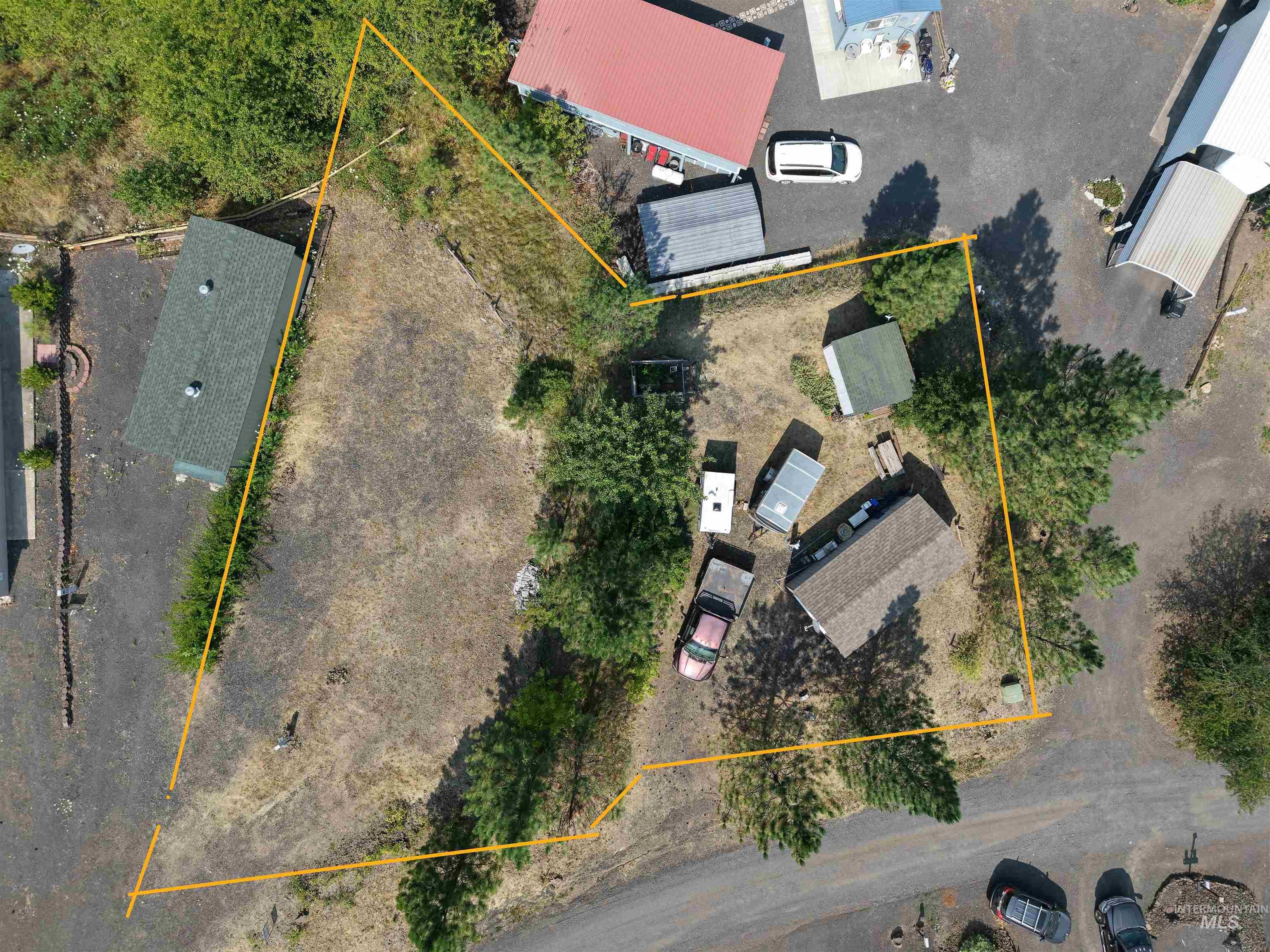 180 Chief Looking Glass Property Photo 2