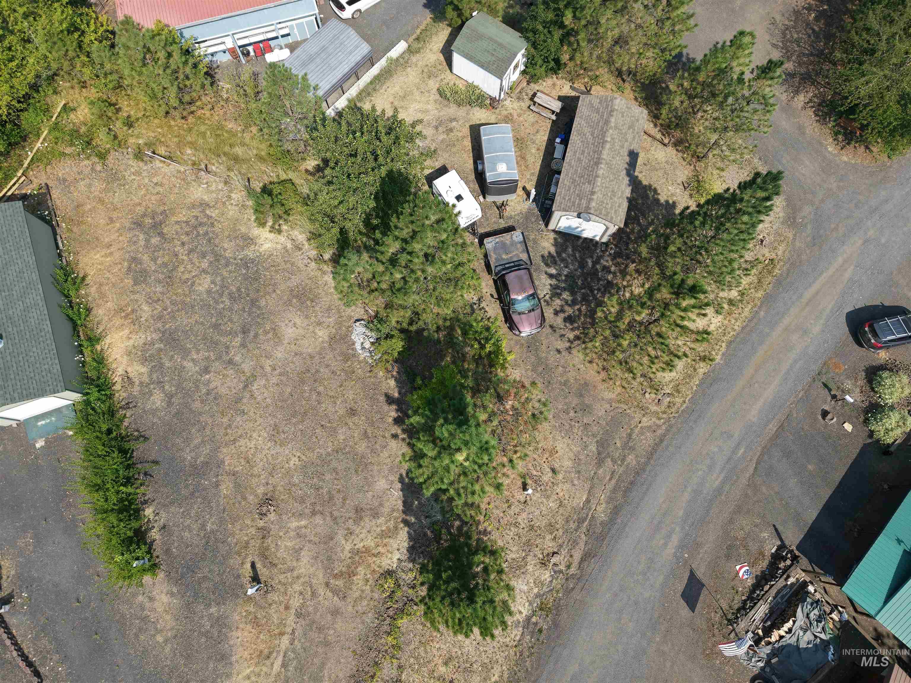 180 Chief Looking Glass Property Photo 4