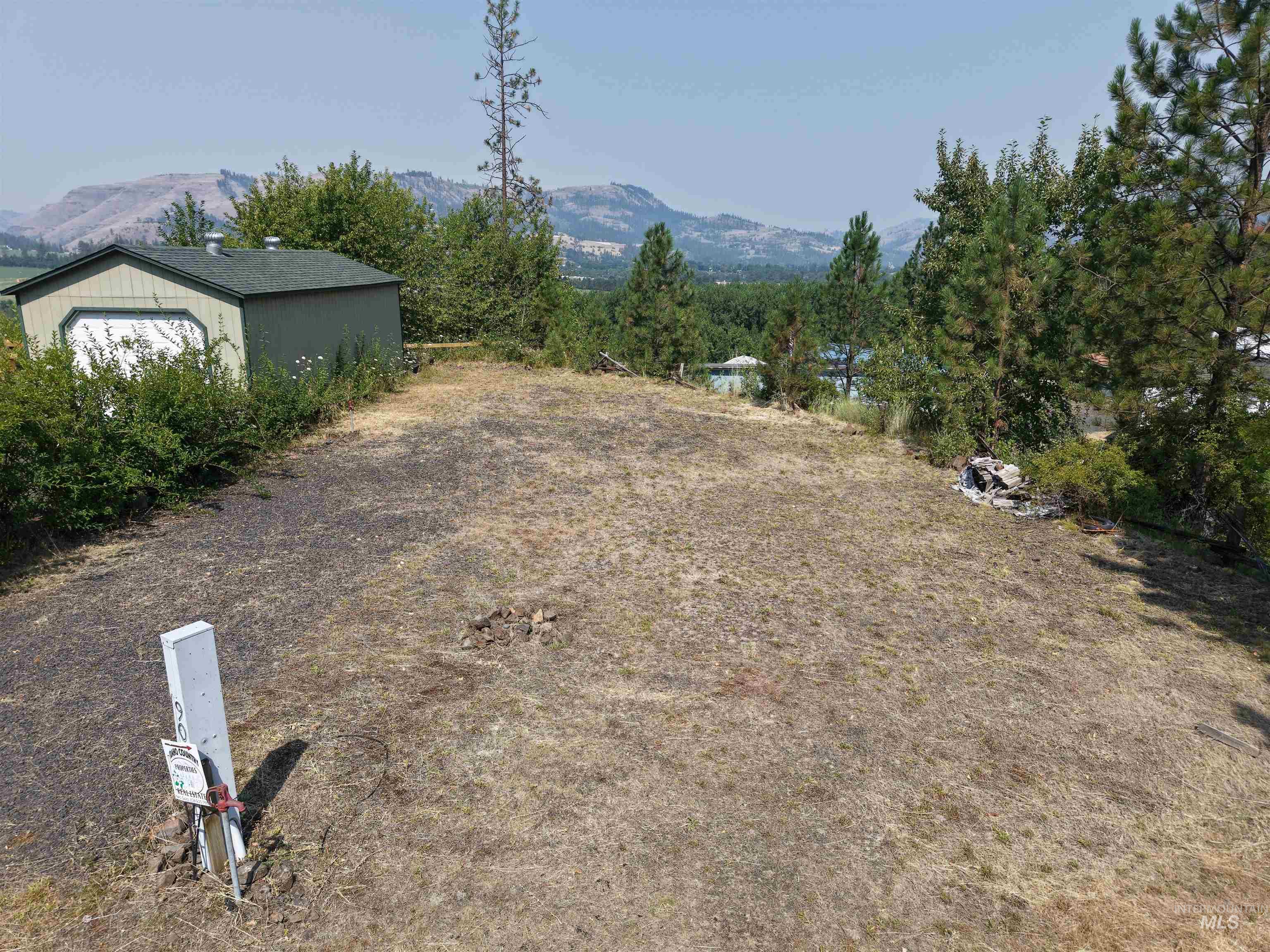 180 Chief Looking Glass Property Photo 5