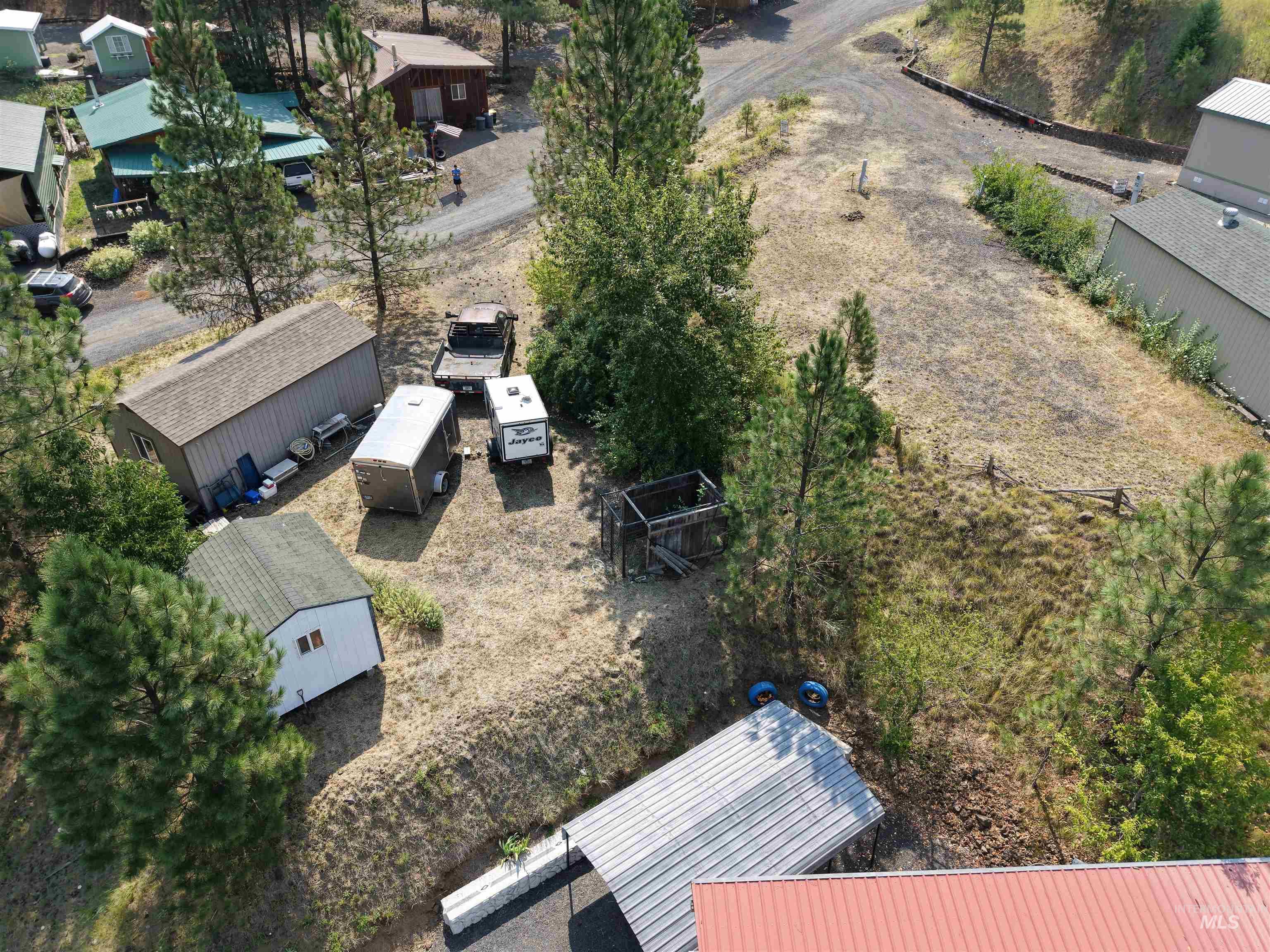 180 Chief Looking Glass Property Photo 7