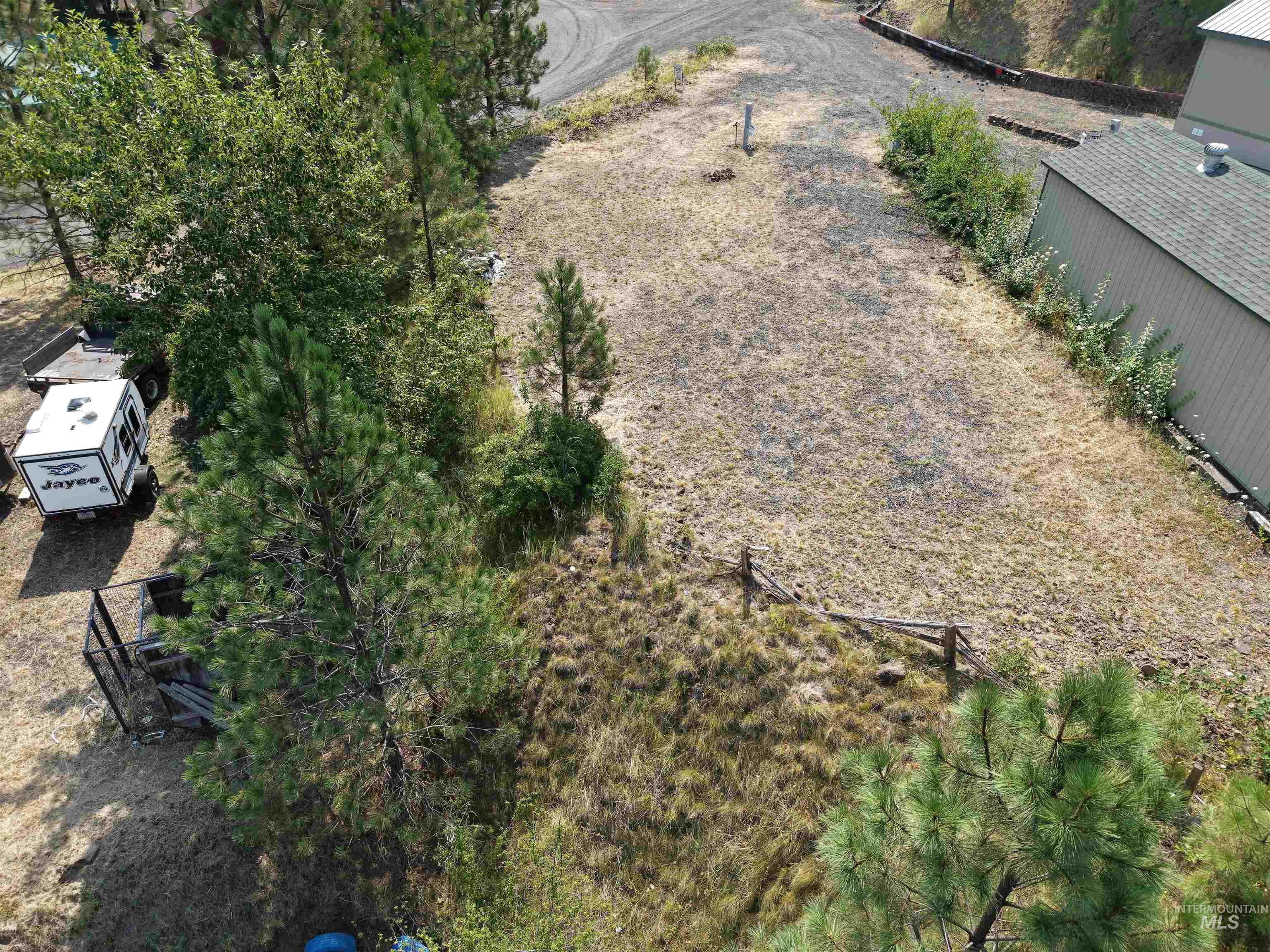 180 Chief Looking Glass Property Photo 9