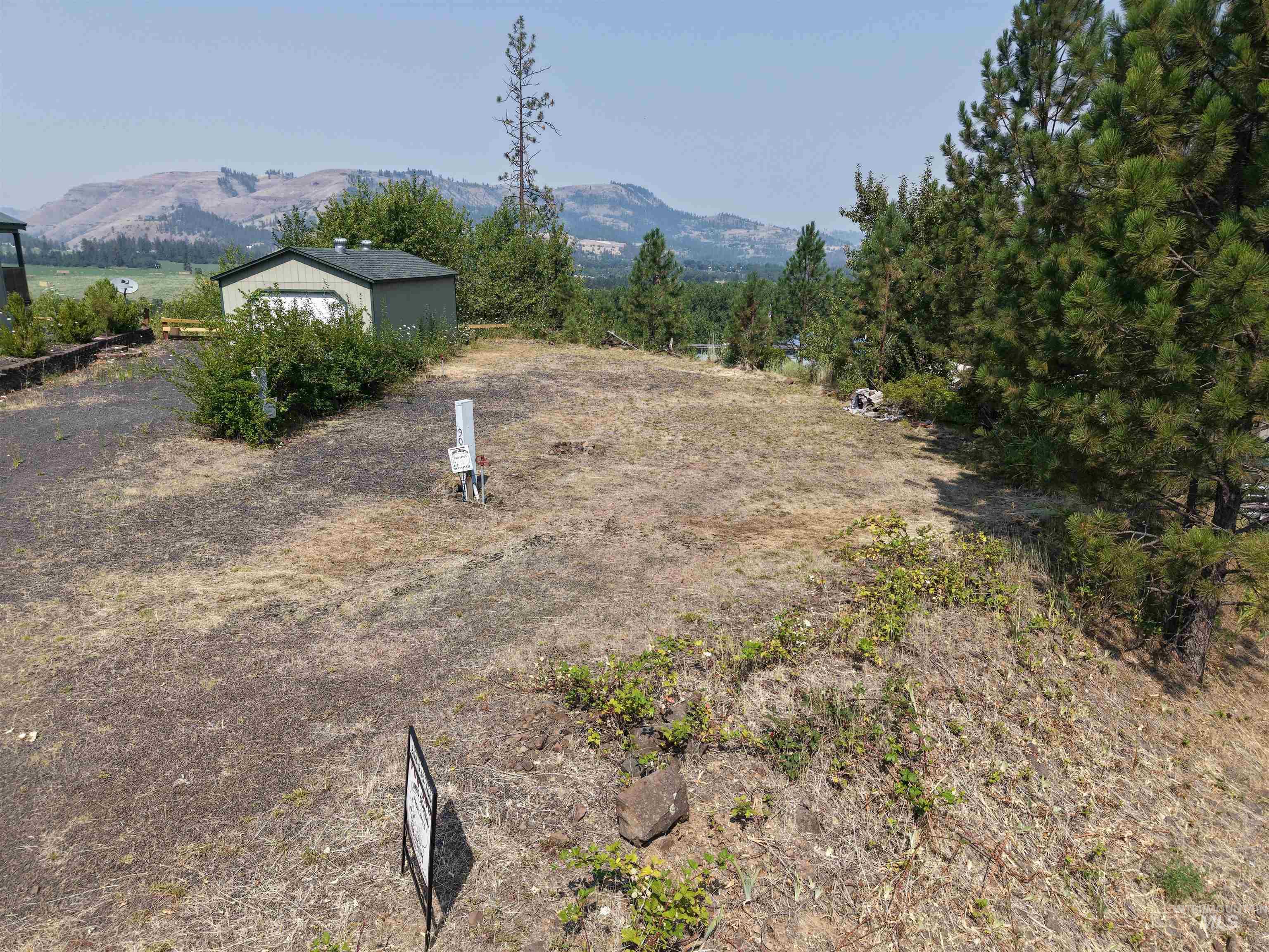180 Chief Looking Glass Property Photo 10